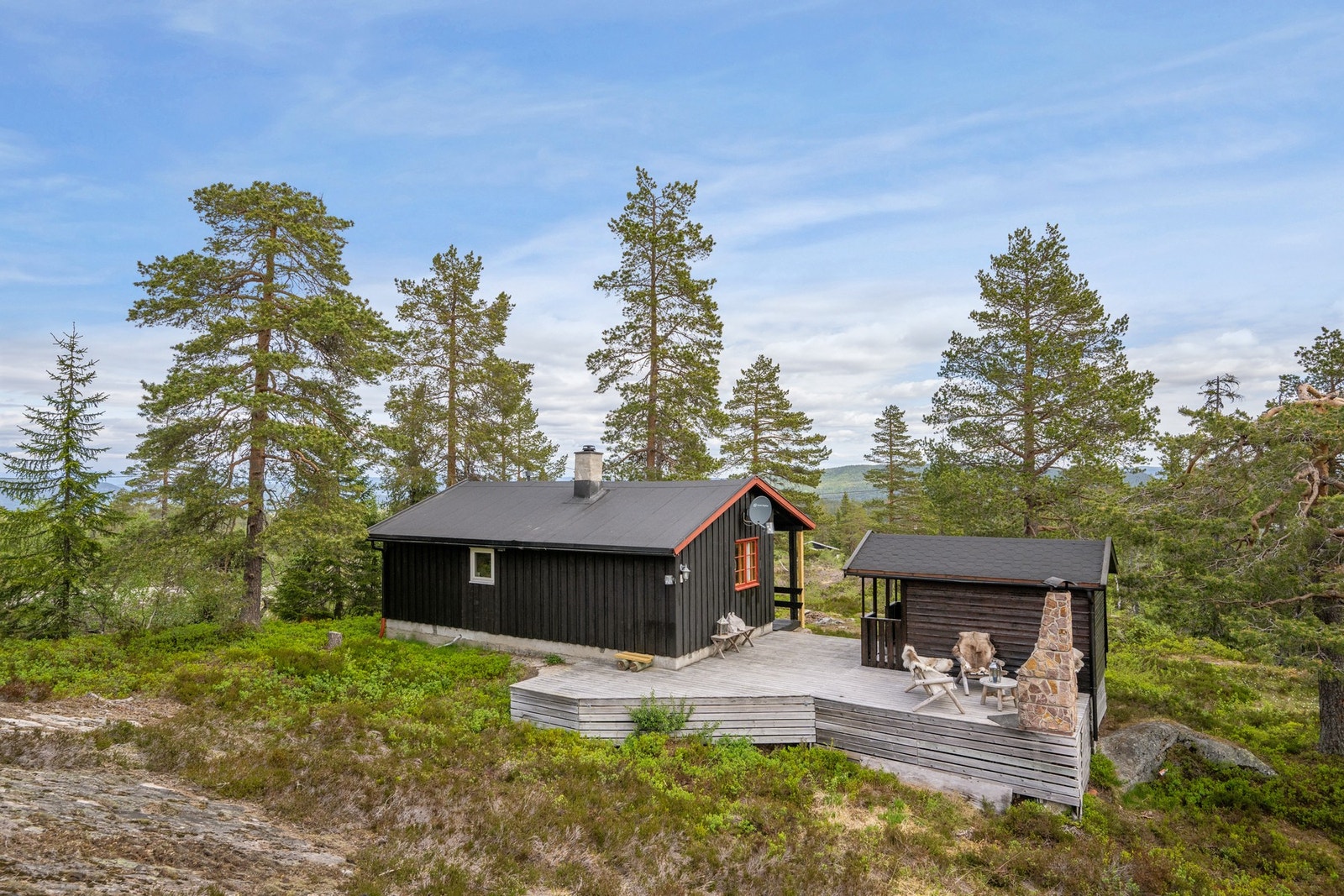 Svært romslig terrasse med gode solforhold Galleribilde