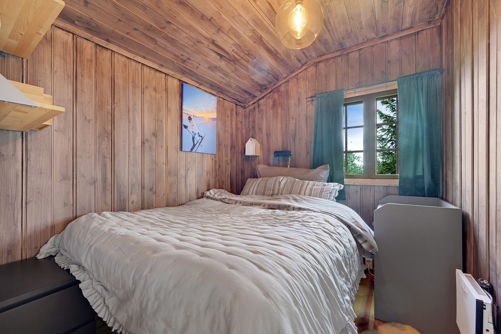 Inne i hytta er det 2 soverom Galleribilde