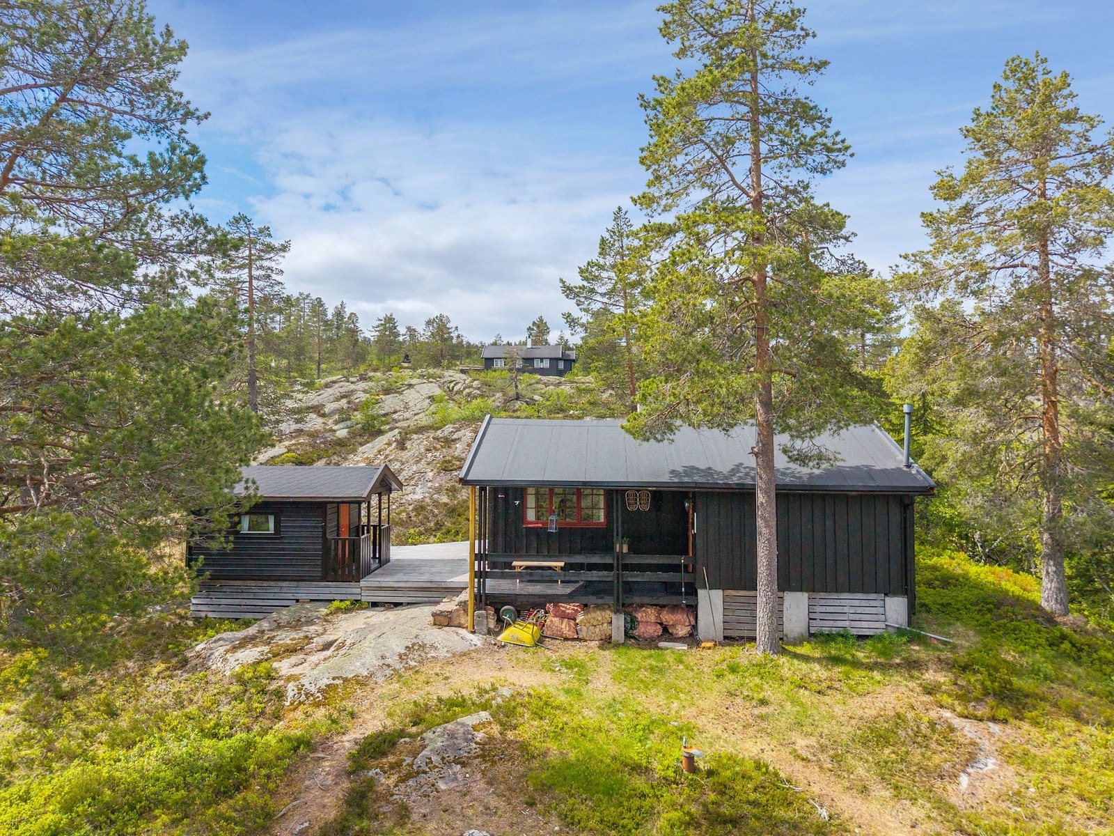 God skjermet med spredt beplantning Galleribilde