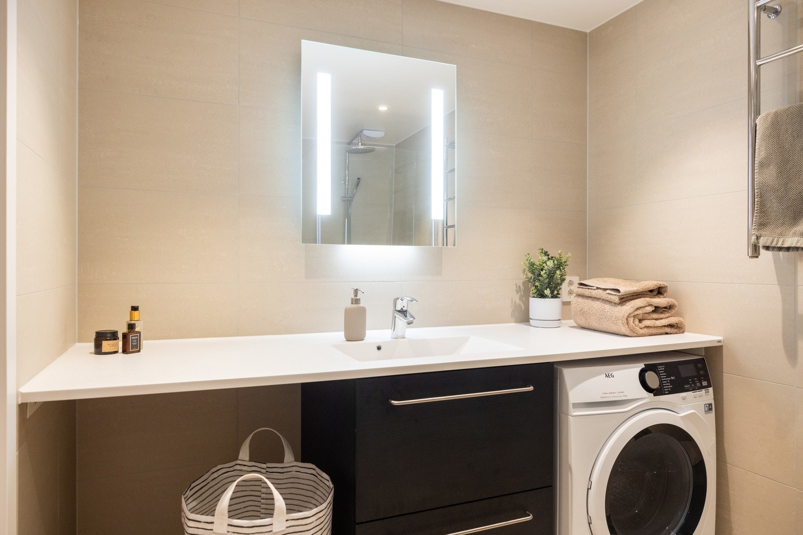 Det er opplegg for vaskemaskin og tørketrommel. Galleribilde