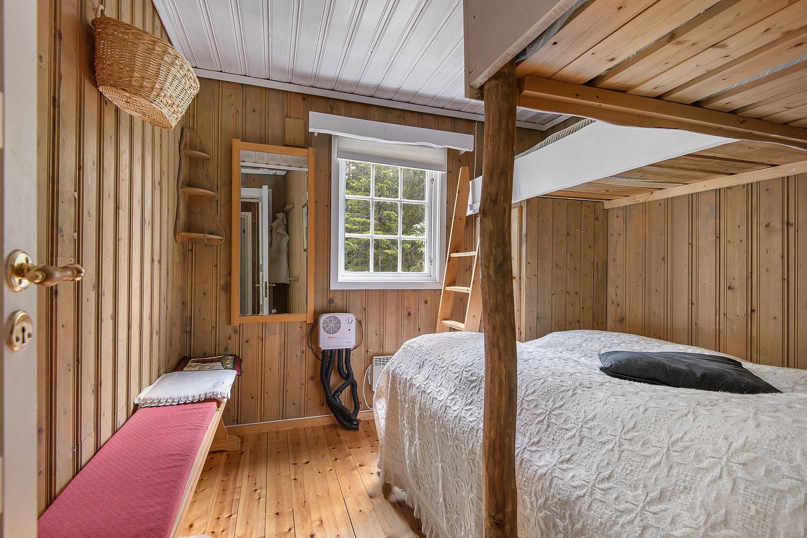 Videre byr boligen på tre gode soverom med totalt 10 sengeplasser. Galleribilde