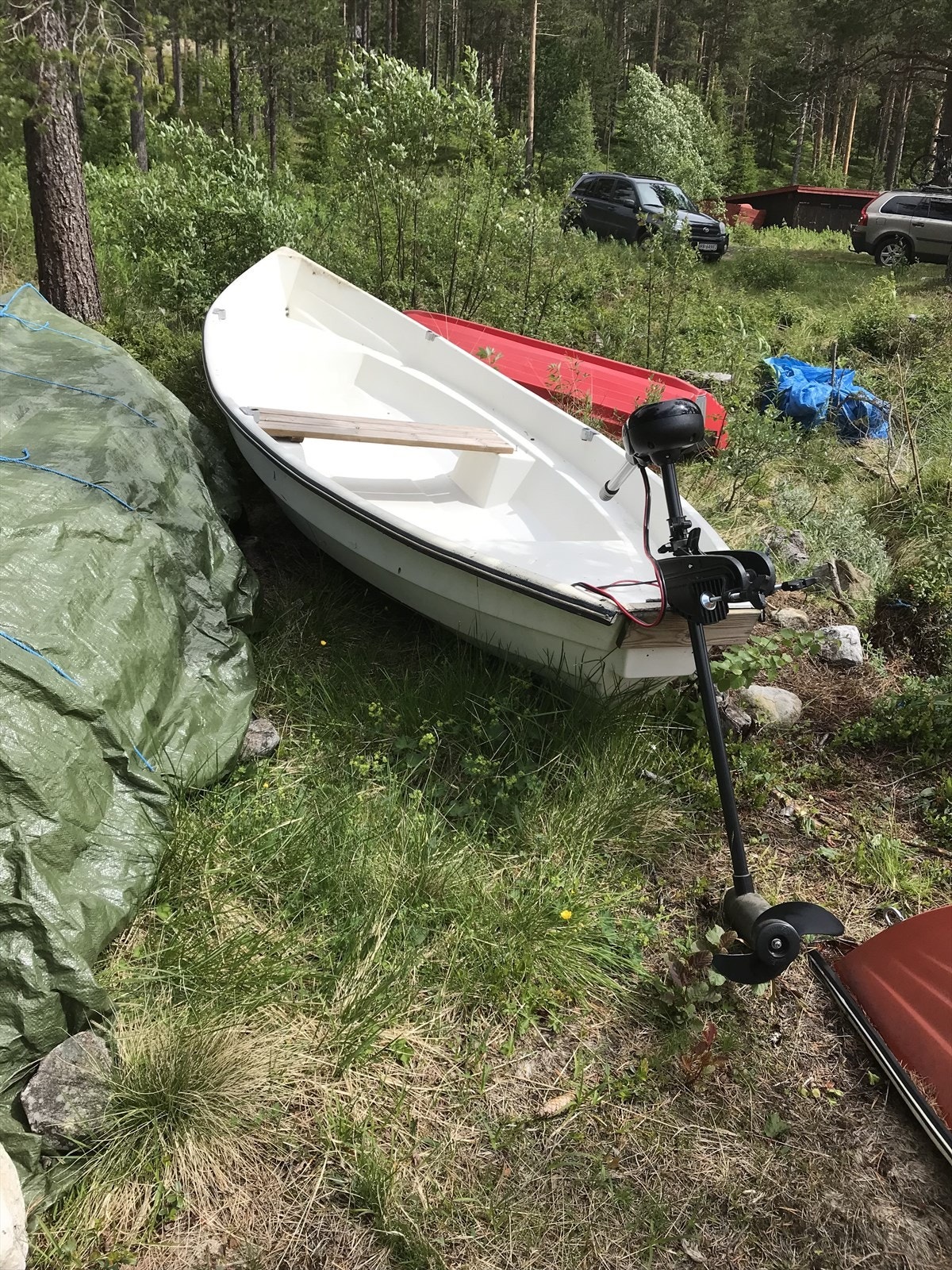 Båten ligger nede ved Malmbrygga - elektrisk motor. Galleribilde