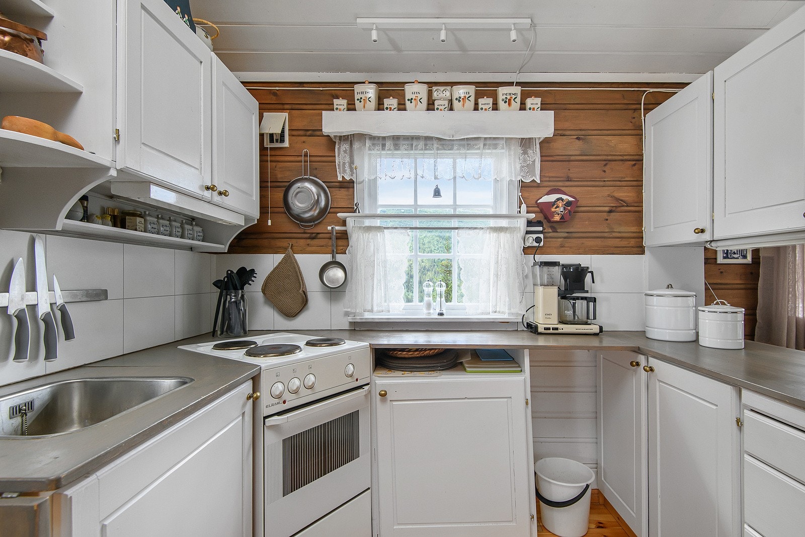 Det flotte utsikten er gjennomgående for fritidsboligen. Galleribilde