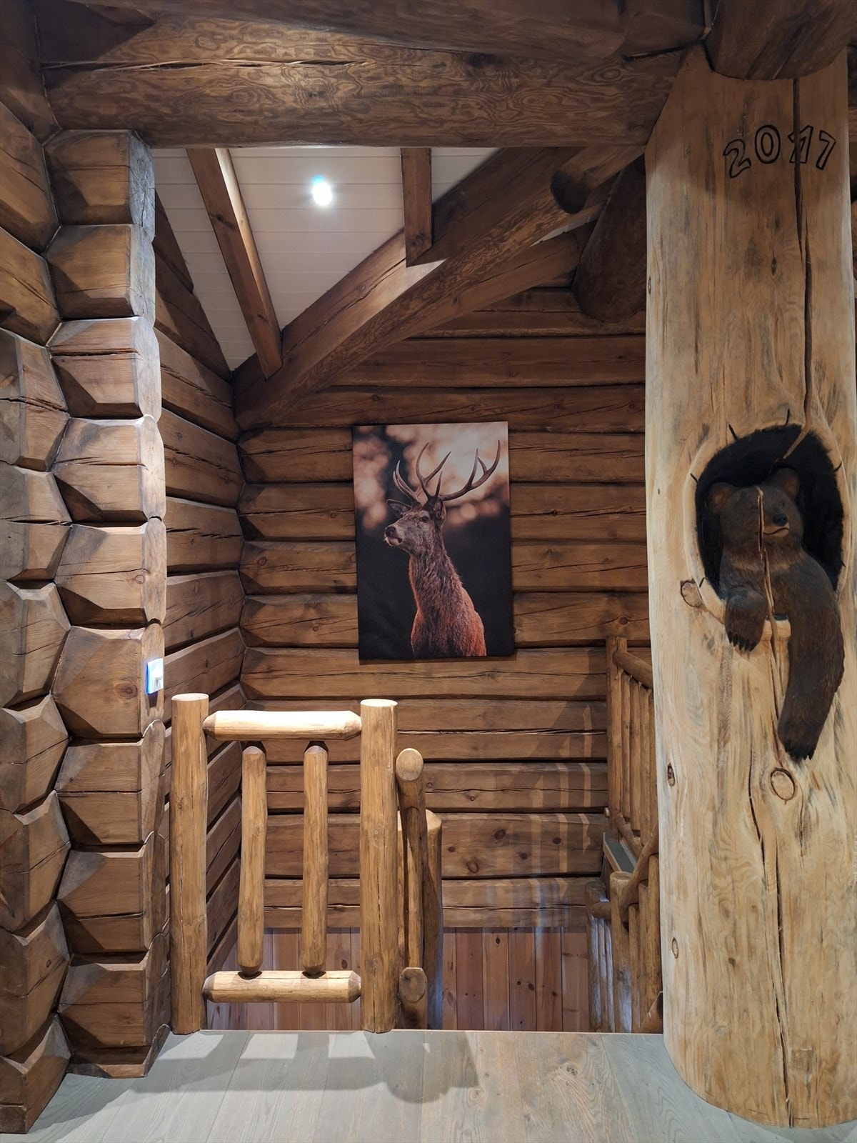 Også i 2. etasje finne flotte utskjæringer. Galleribilde