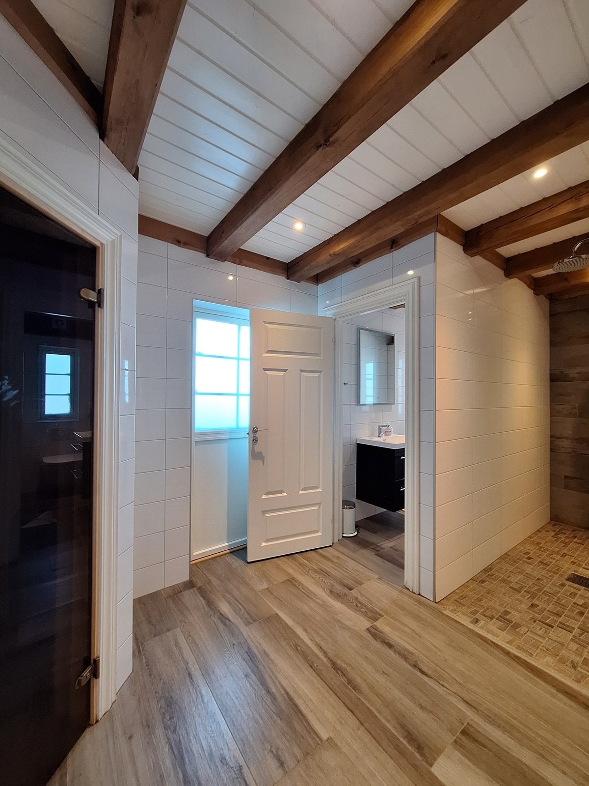 I tilknytning toalettrom og dusj har du adkomst til en deilig badstue og terrasse. Galleribilde