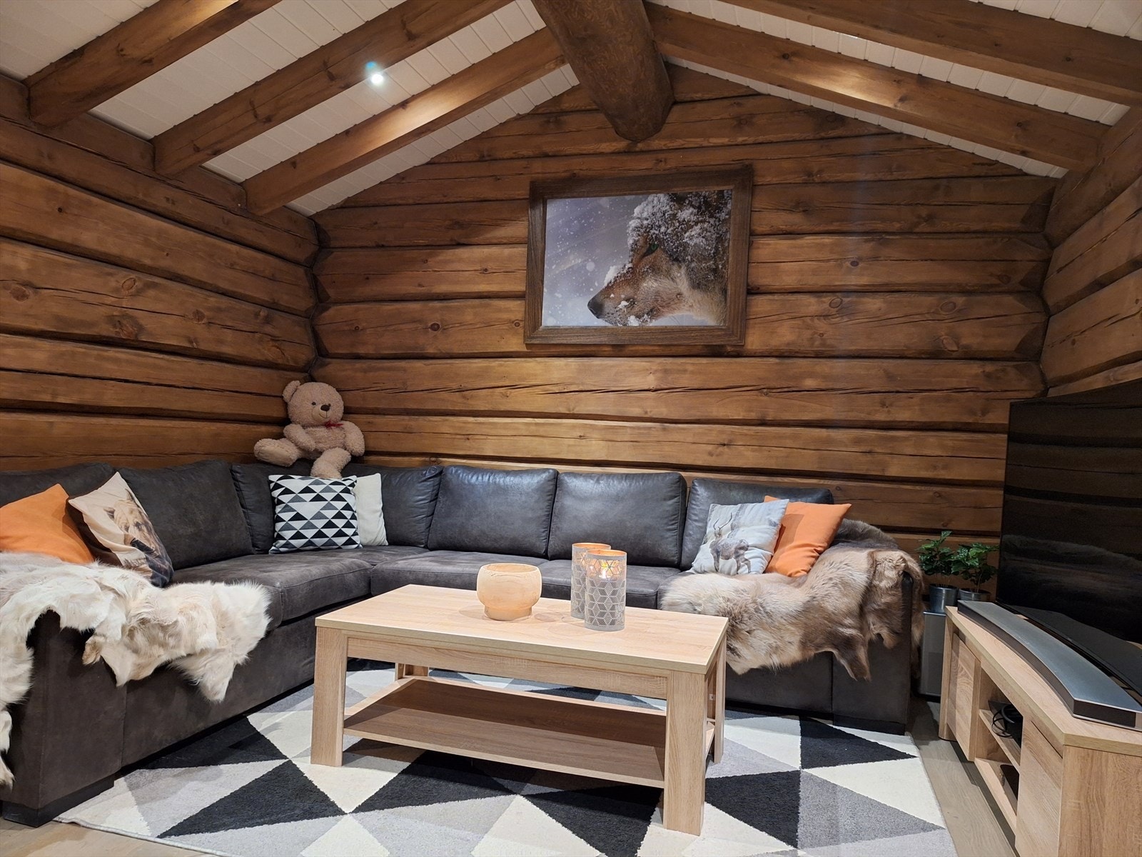 Tv-stue i 2. etasje passer perfekt for barna eller den som ønsker å kunne trekke seg litt tilbake. Galleribilde