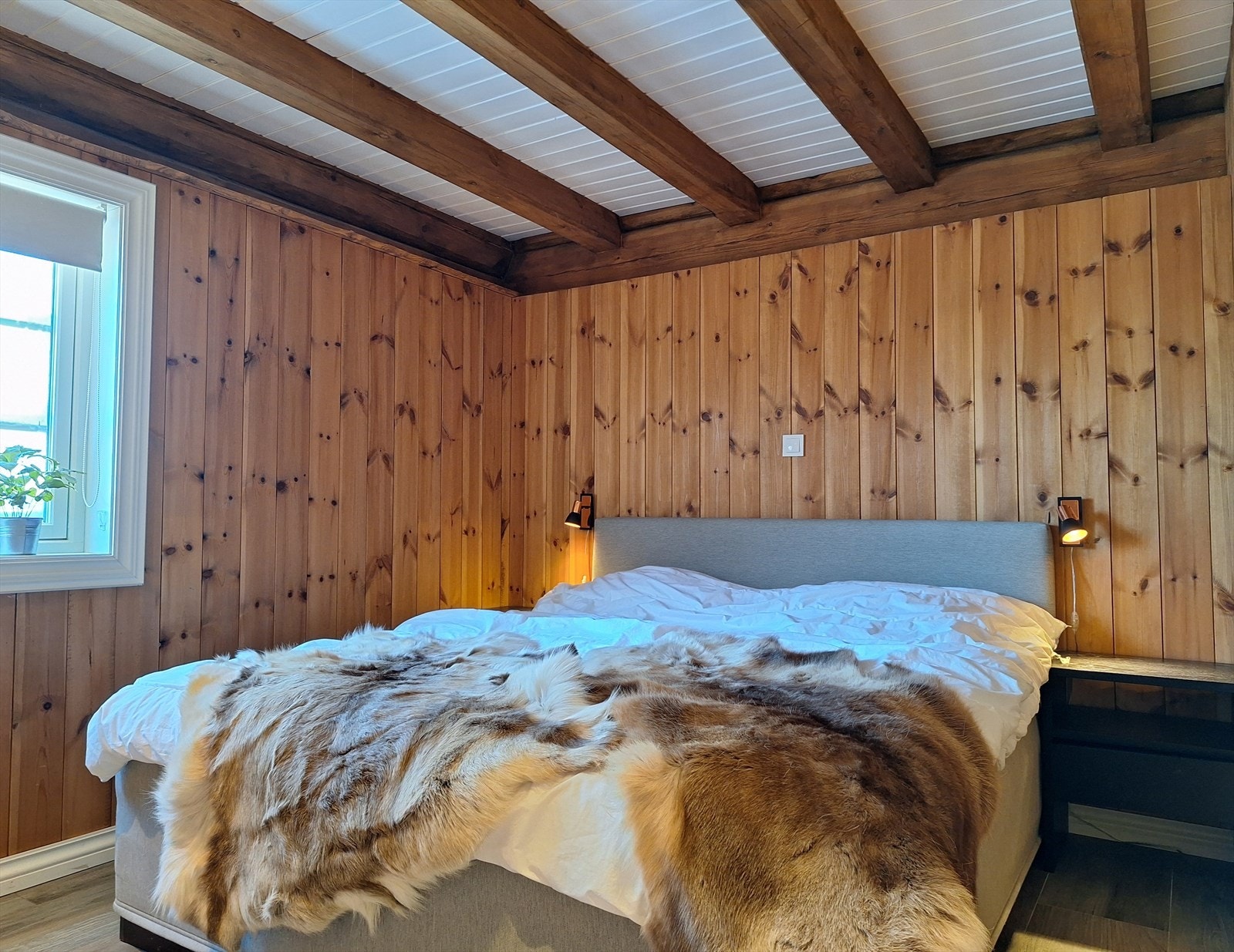 Soverommet har god plass til å innredes med stor seng, nattbord og garderobeløsning. Galleribilde