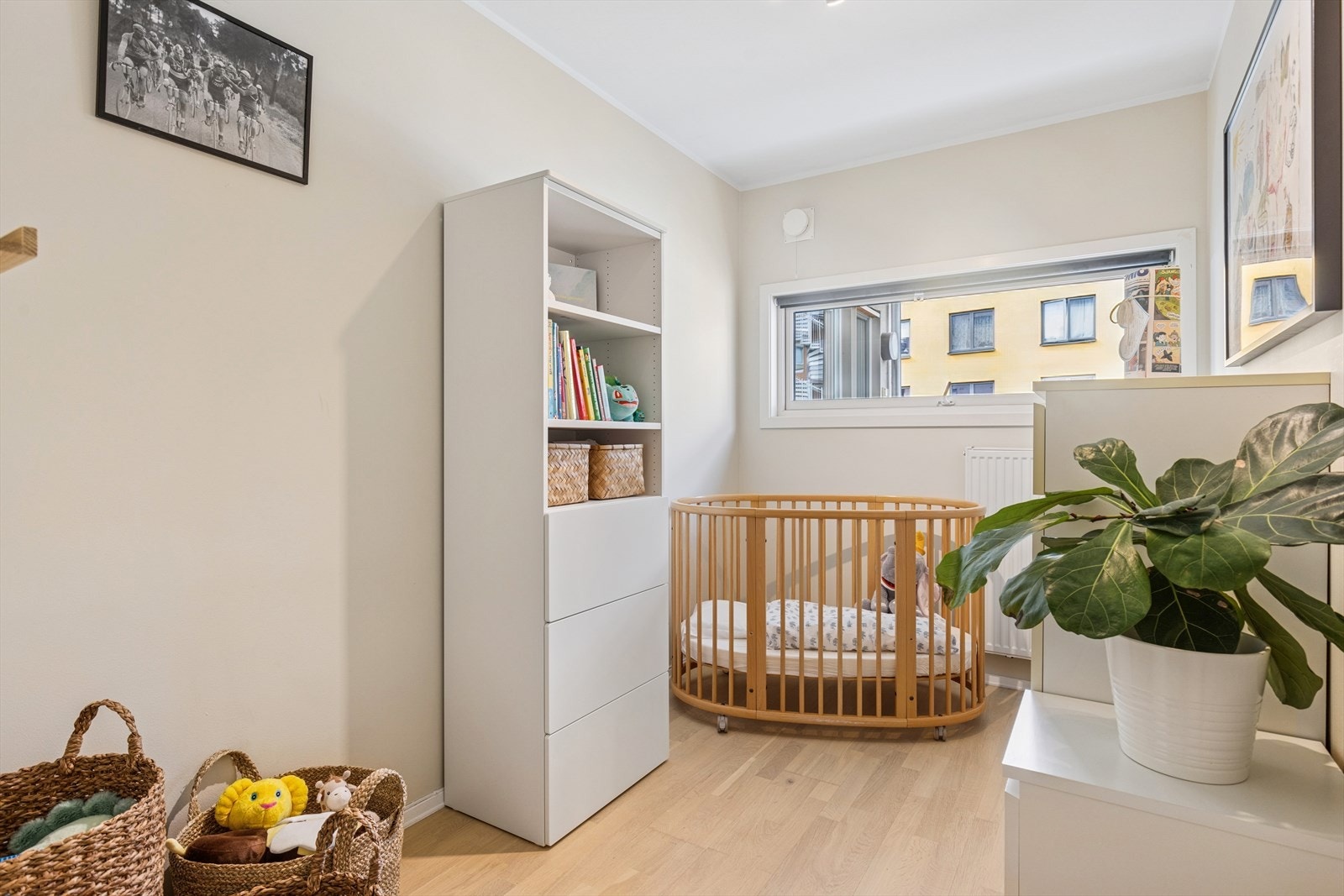 Soverom 2 passer godt som barnerom, kontor eller gjesterom - og har også plass til dobbeltseng. Galleribilde