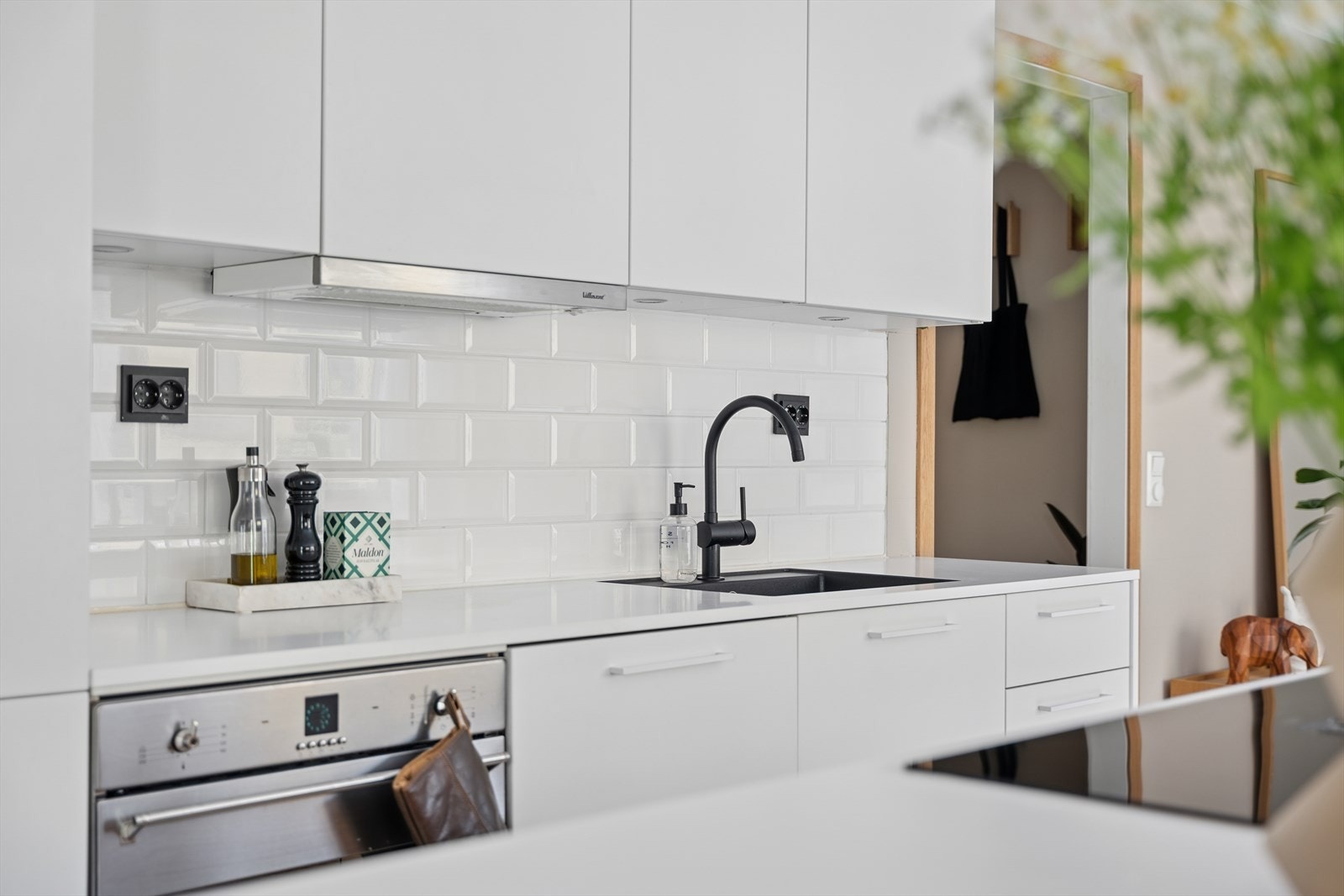 I 2022 ble det installert ny benkeplate, vask og kum under moderniseringen. Oppvaskmaskinen ble byttet ut i 2024. Galleribilde