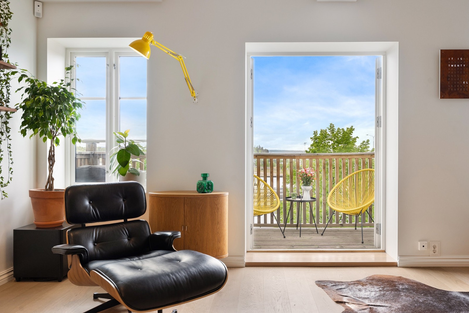 Utgang til balkong fra stue Galleribilde