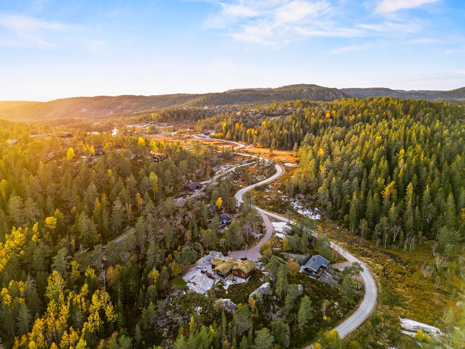 Hytta har flott og usjenert beliggenhet i naturskjønne områder. Galleribilde