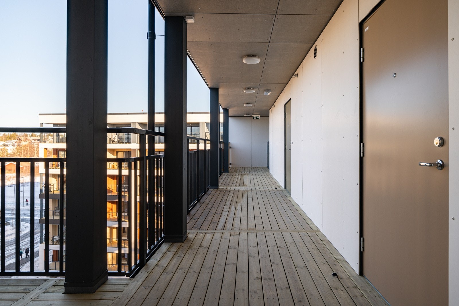 Svalgang med plass til frokostgruppe Galleribilde