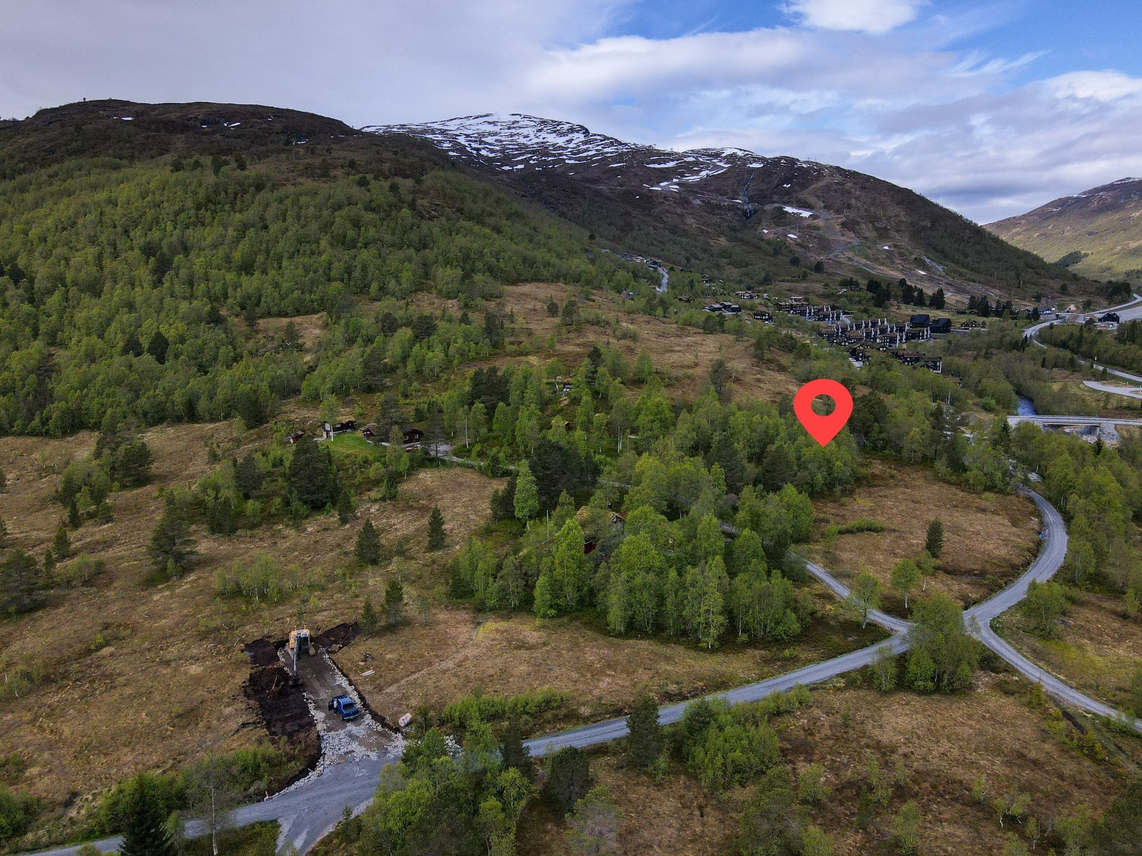 Dronefoto over tomteområdet. Tomt 3 markert (ca plassering) Galleribilde