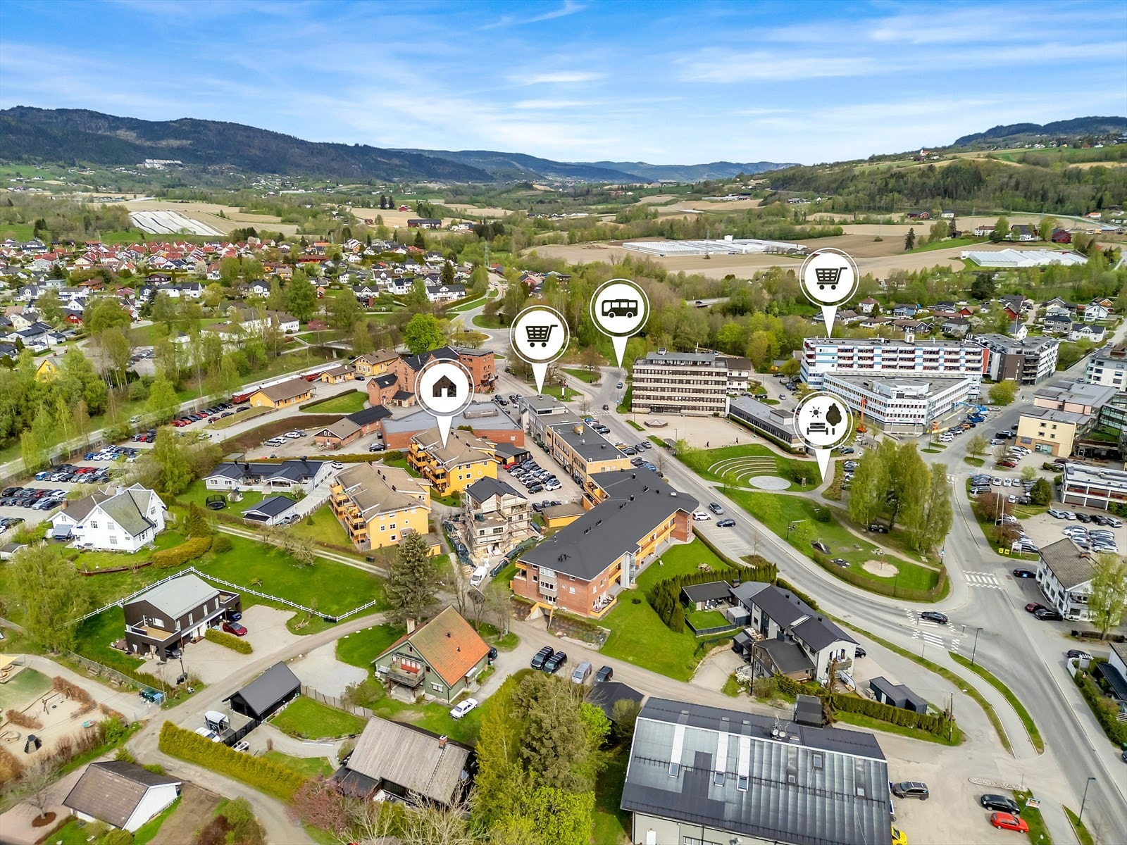 Fra leiligheten er det enkel tilgang til Lierbyen bussterminal med avganger retning Drammen og Asker/Oslo med blant annet direktebuss til Oslo. D Galleribilde