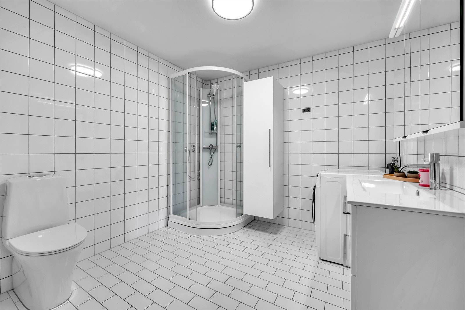 Rommet har opplegg for vaskemaskin. Galleribilde