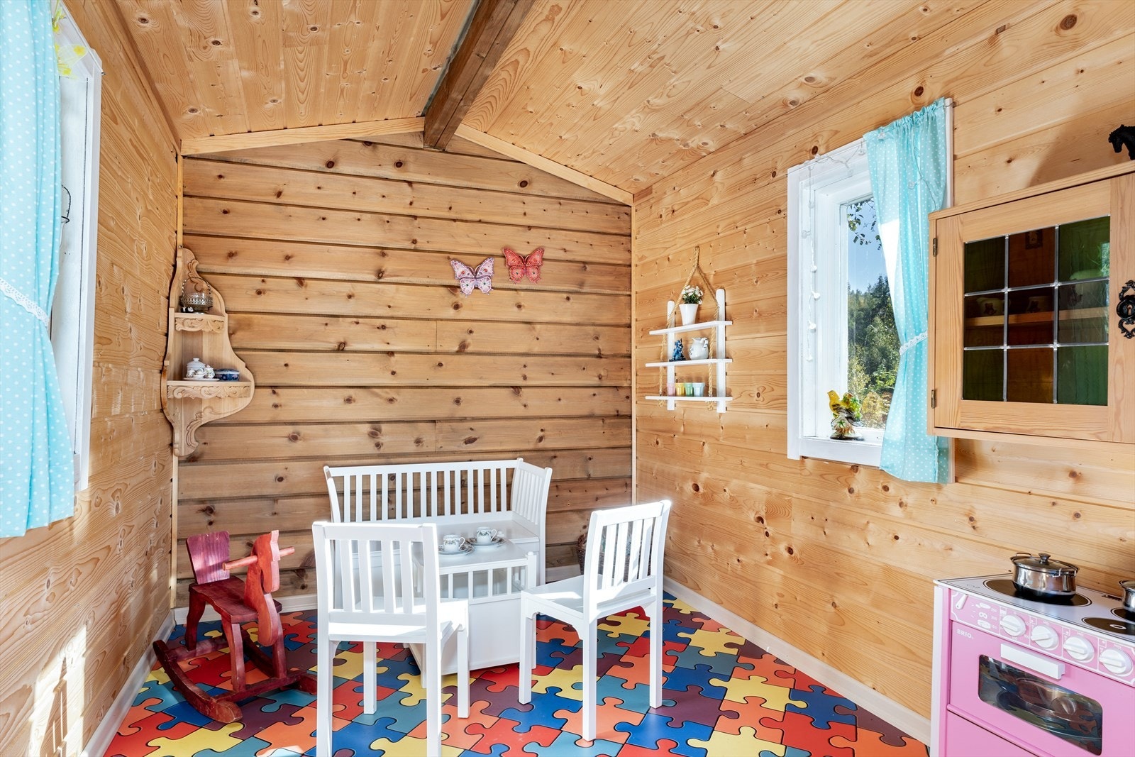 Innvendig i dukkestuen. Galleribilde