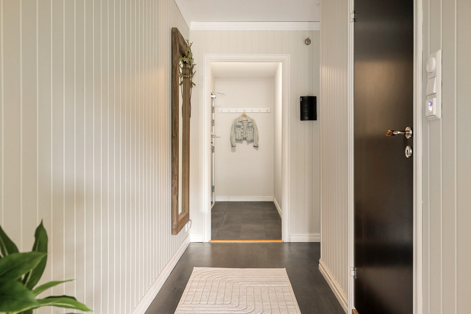 Romslig og lys gang Galleribilde