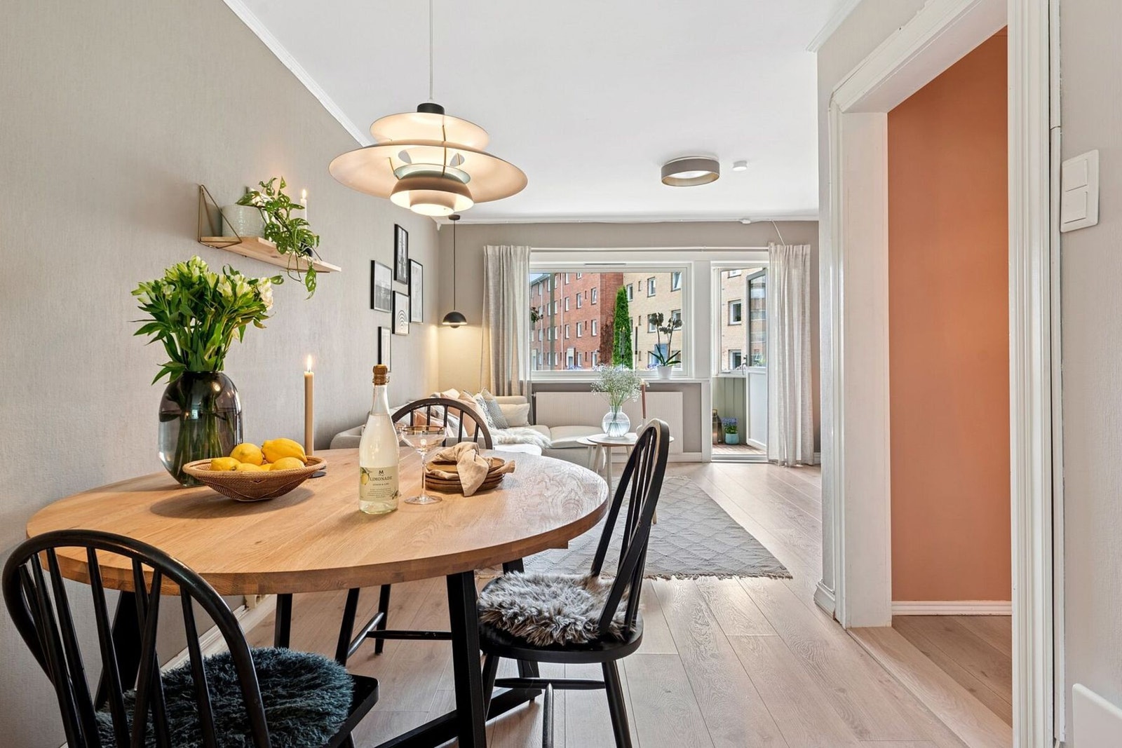 Varmtvann og fyring er inkludert i felleskostnadene, noe som gir lave bokostnader Galleribilde