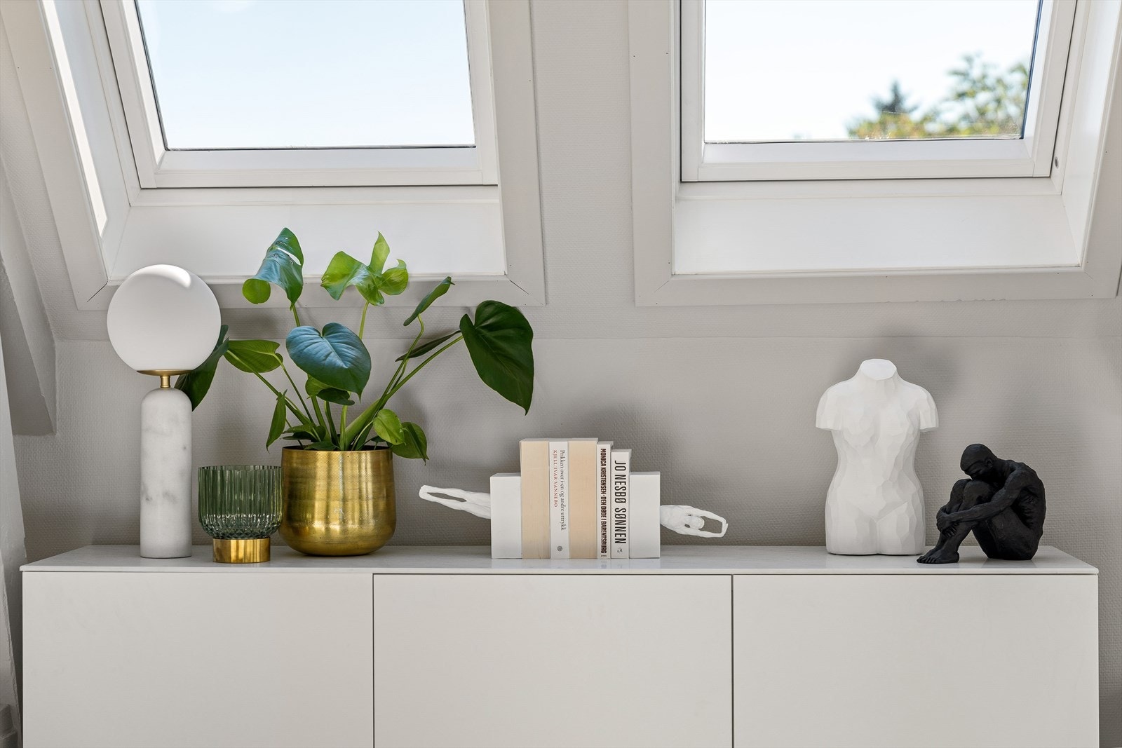 Her får du et flott bygårdspreg med svært god takhøyde og store vindusflater. Galleribilde