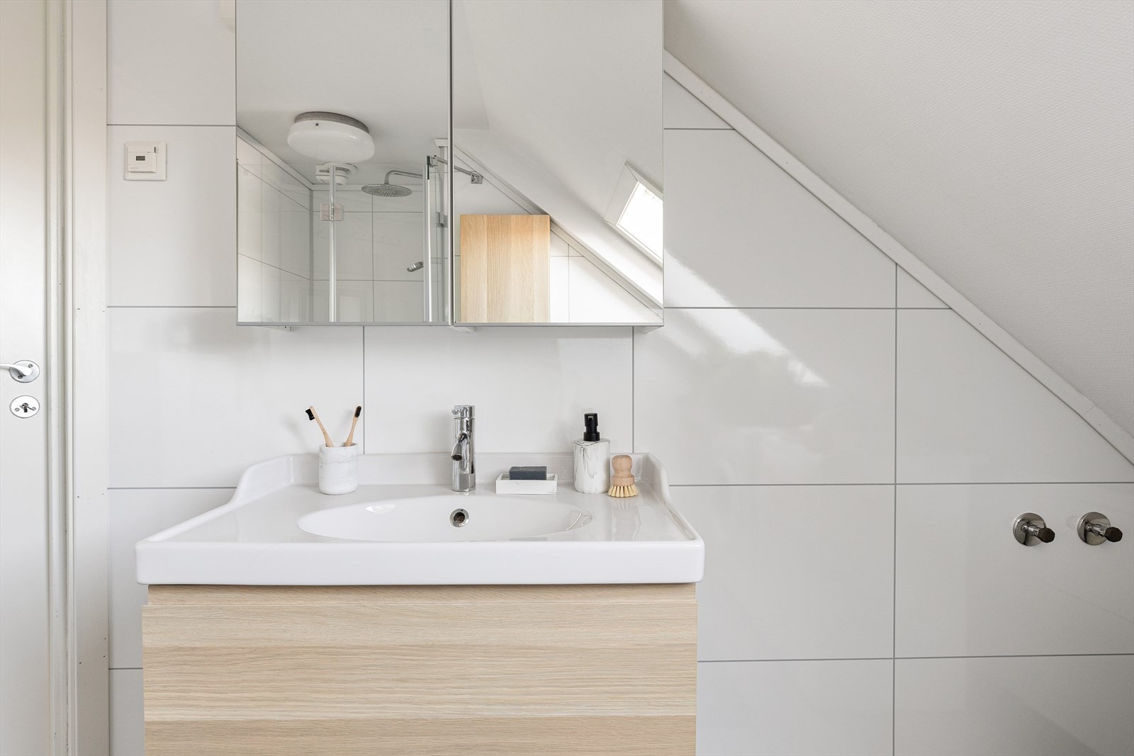 Det er opplegg til vaskemaskin på badet. Galleribilde