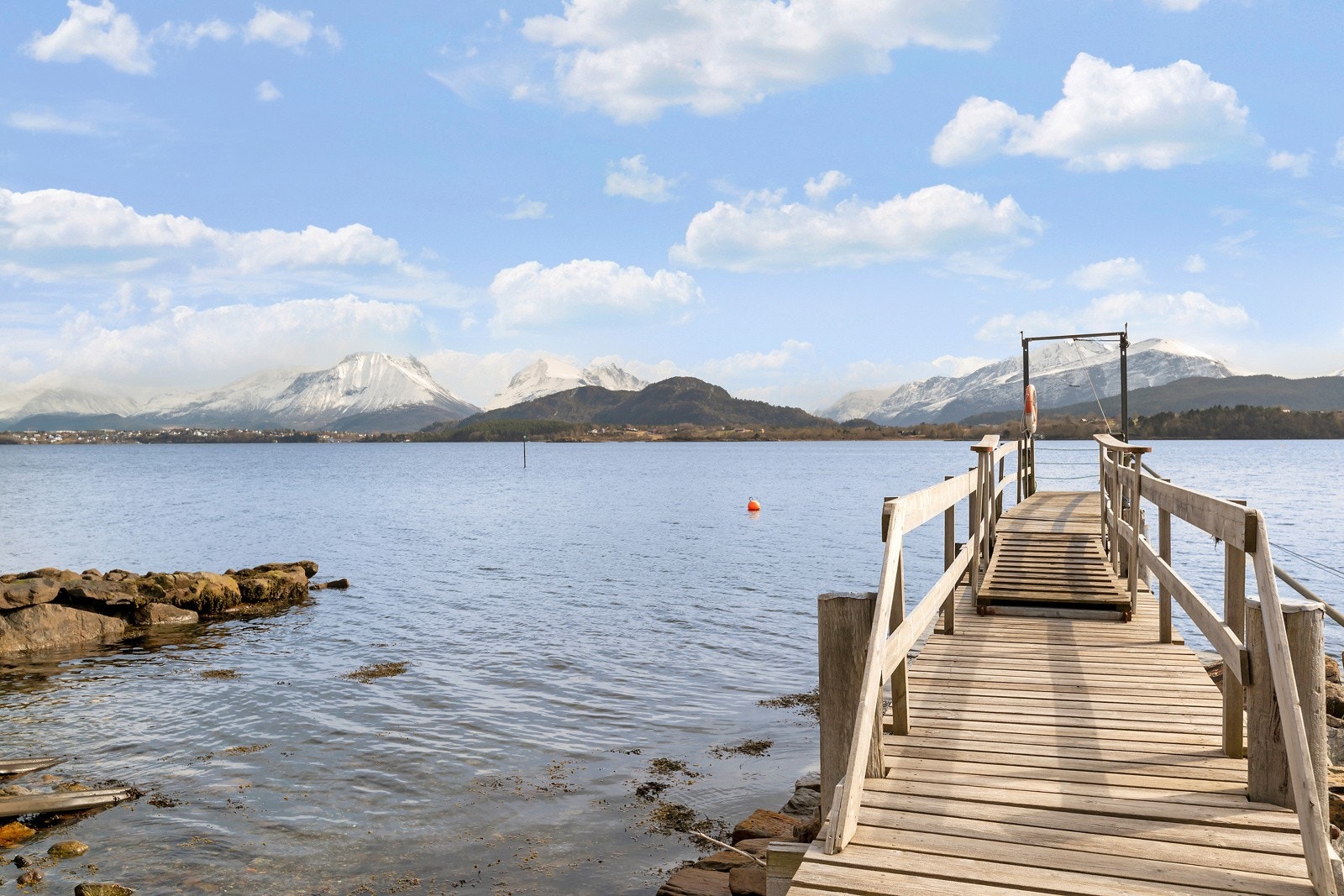 Dette er en flott mulighet til å etablere seg langs sjøen. Galleribilde