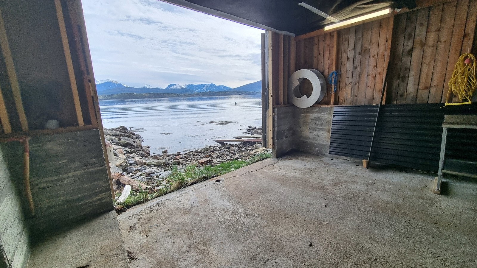 En flott plass å være - enten det er på Sankthansaften eller de øvrige sommerdagene vi er så priviligerte å få på Sunnmøre. Galleribilde