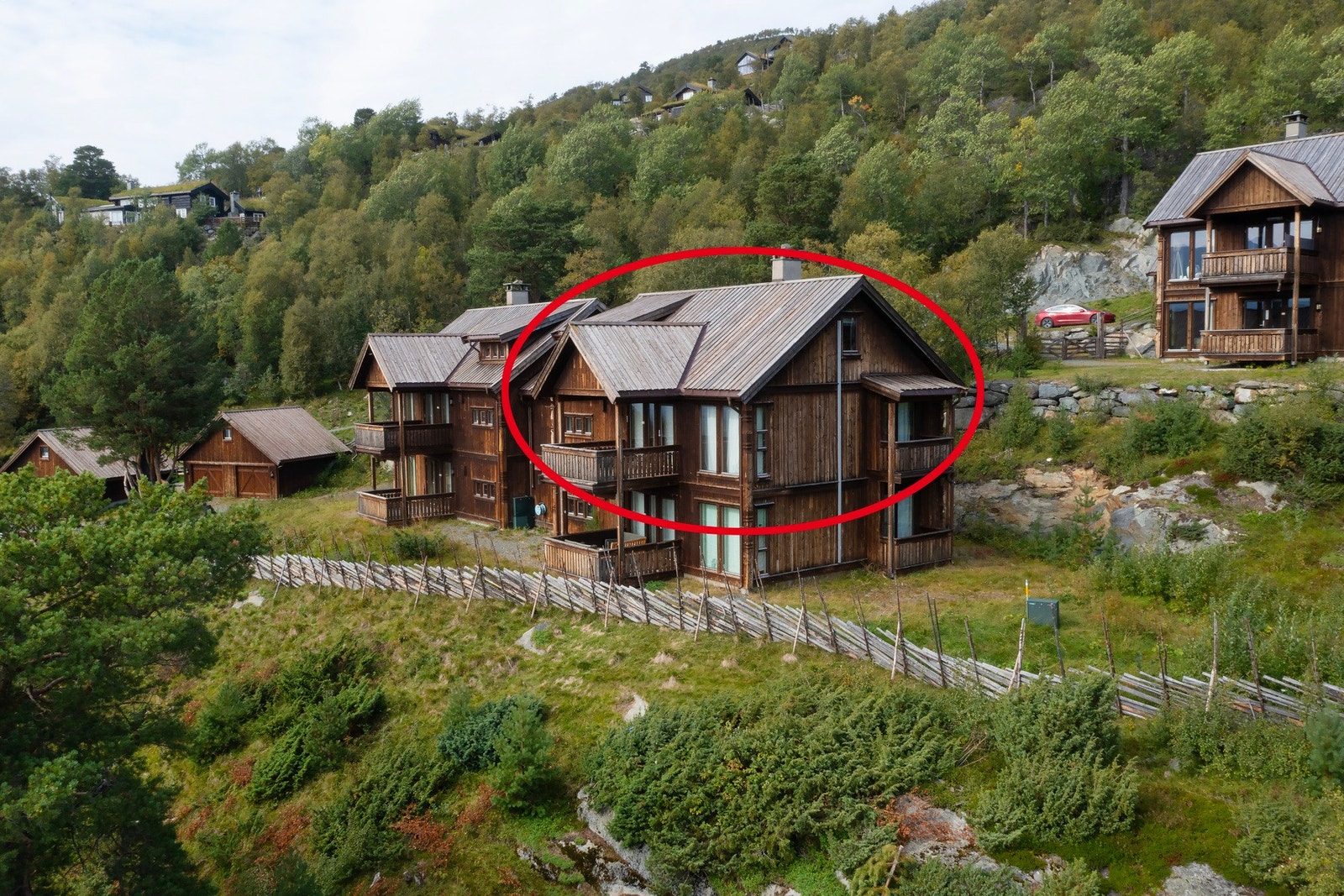 Fasade. Leilighets bygget ble oppført i 2008 og er av god standard. Leiligheten ligger i 2.etasjen. Galleribilde