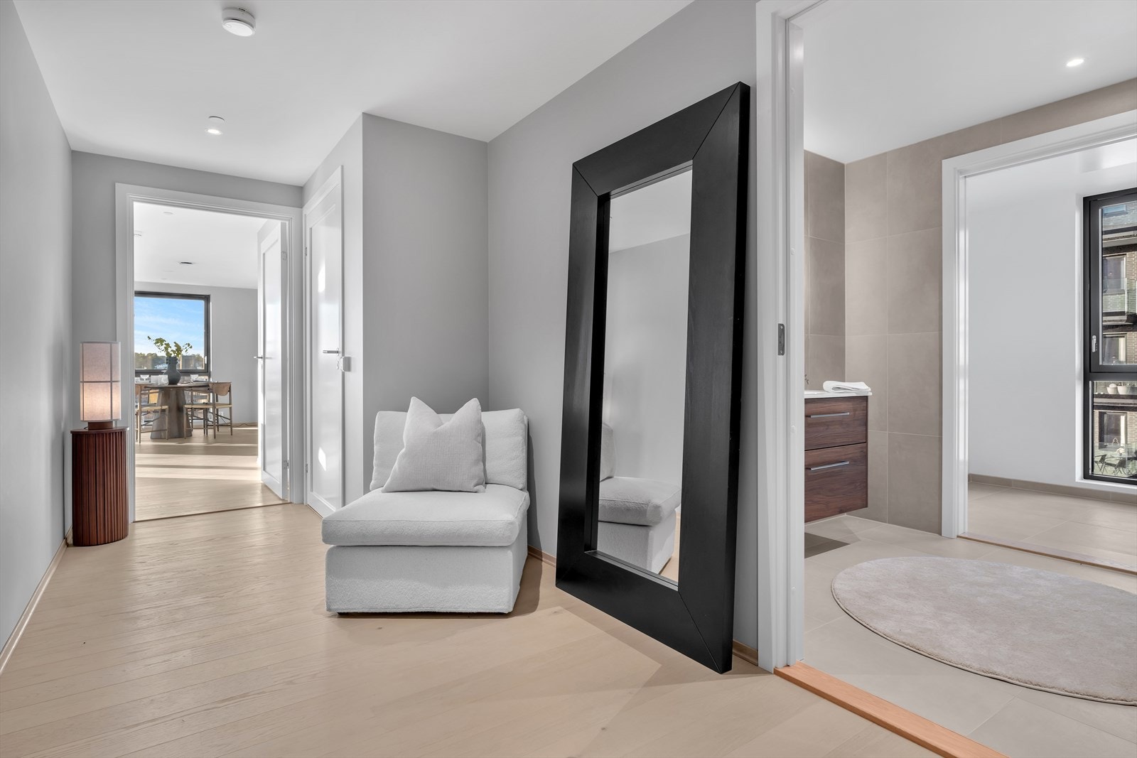 Gang / entre med inngang til bad og vaskerom Galleribilde