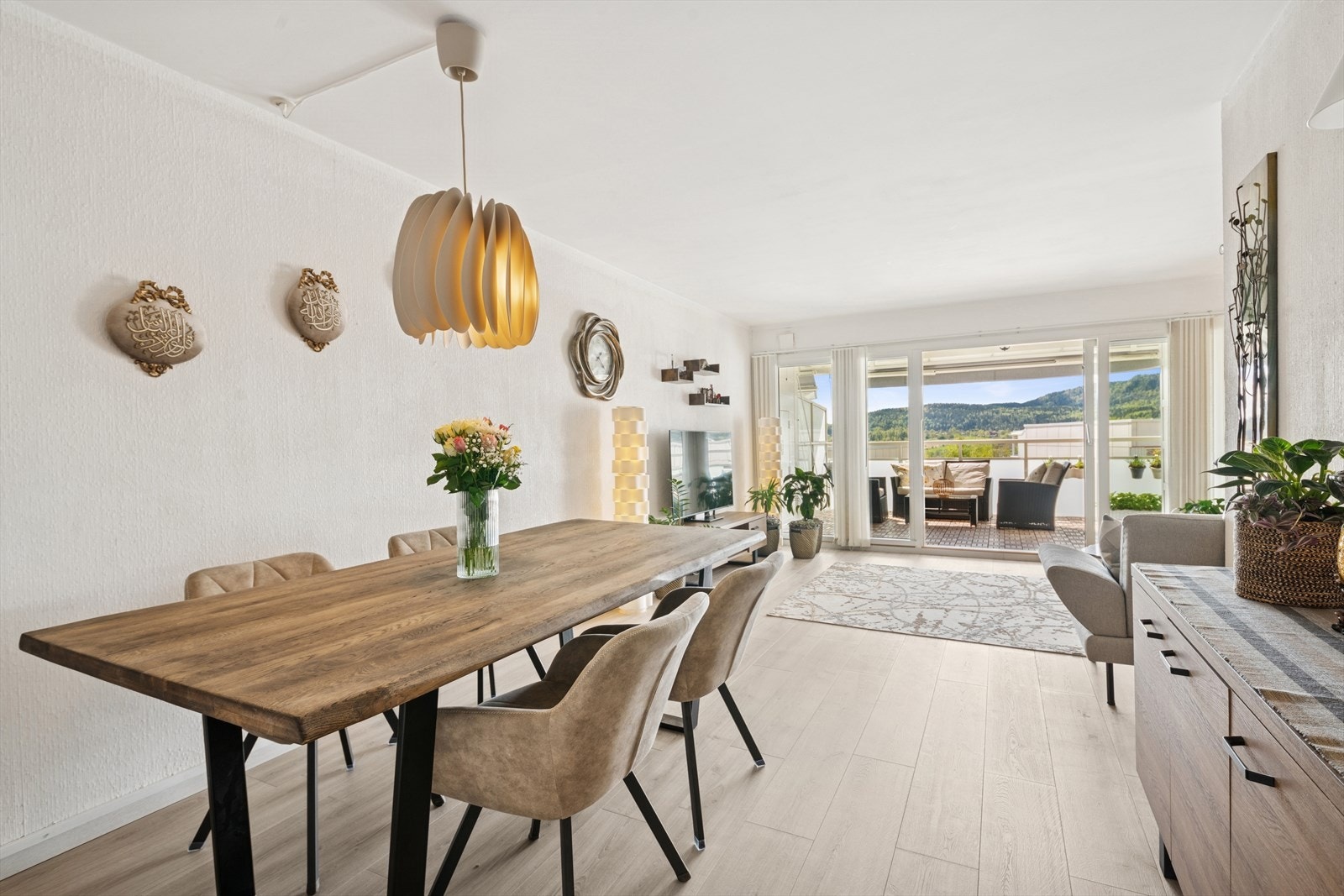 Velkommen til Bjørnebærstien 35 - Meget lys og hyggelig utsiktsleilighet med flott, gjennomgående planløsning Galleribilde