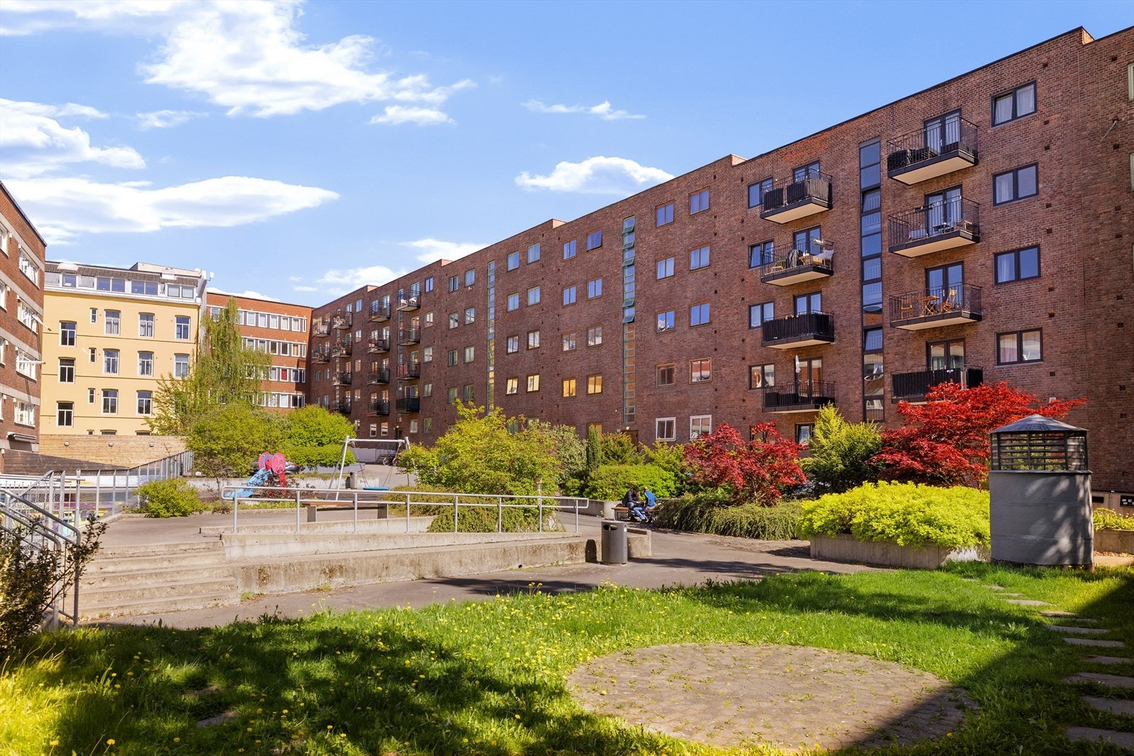 Hyggelig og pen opparbeidet fellesområde i sameiet! Galleribilde