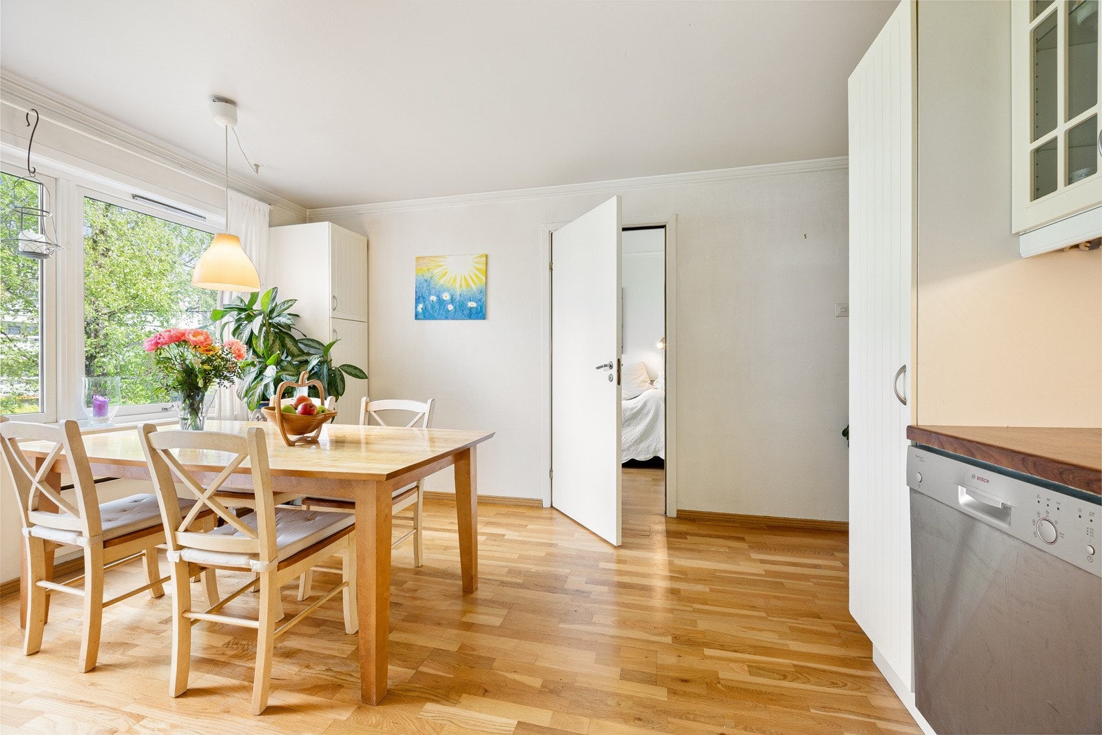 Ved kjøkkenet ligger det ene soverommet. Galleribilde