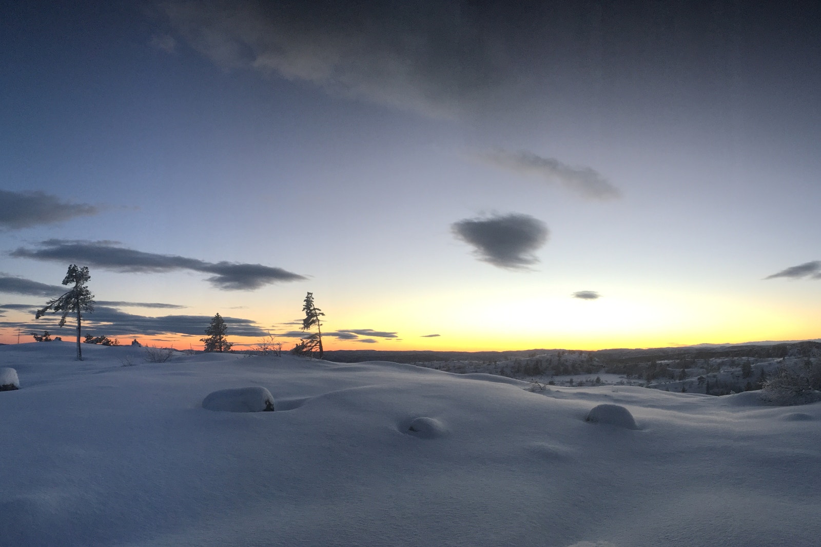 Eventyrlig utsikt fra toppen av Gatuefallheia Galleribilde