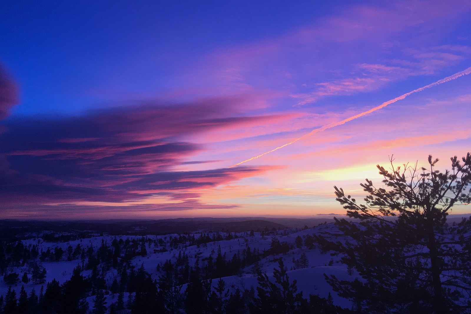 Eventyrlig utsikt fra toppen av Gatuefallheia Galleribilde