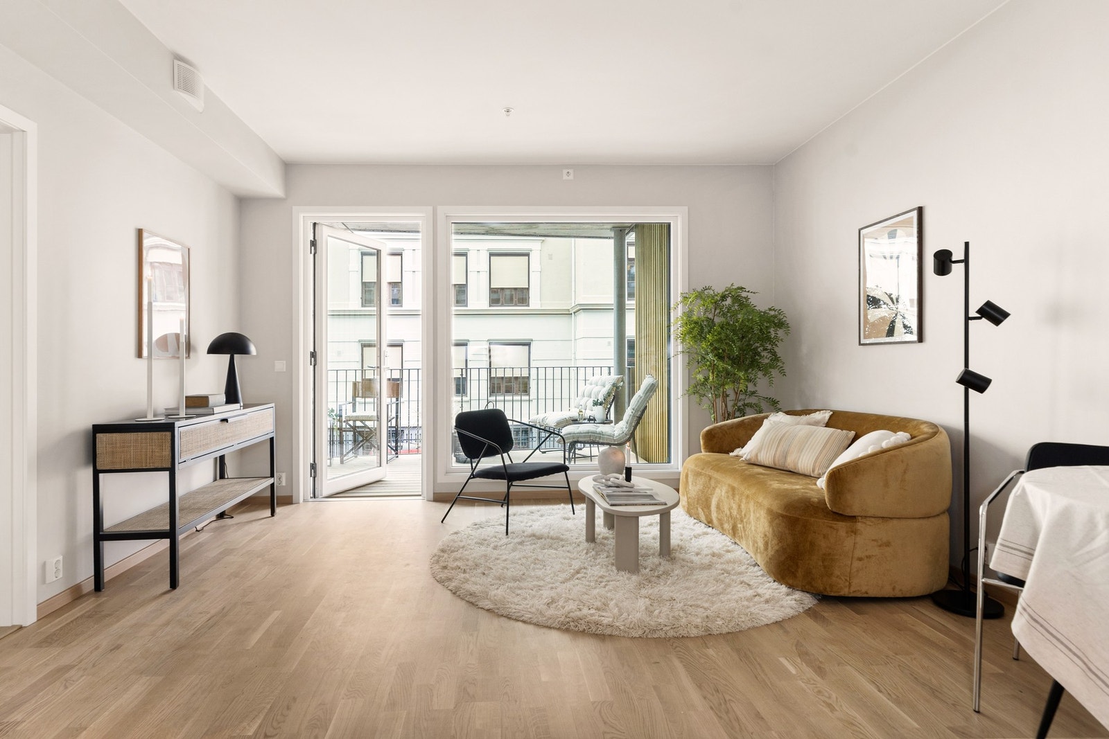 Fra stuen er det adkomst til en balkong på ca. 12 kvm. Galleribilde