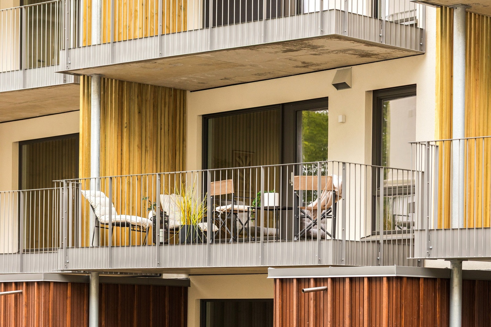 Gode pendlermuligheter med kun 8 minutters gange til jernbane og kort vei til ferge. Galleribilde