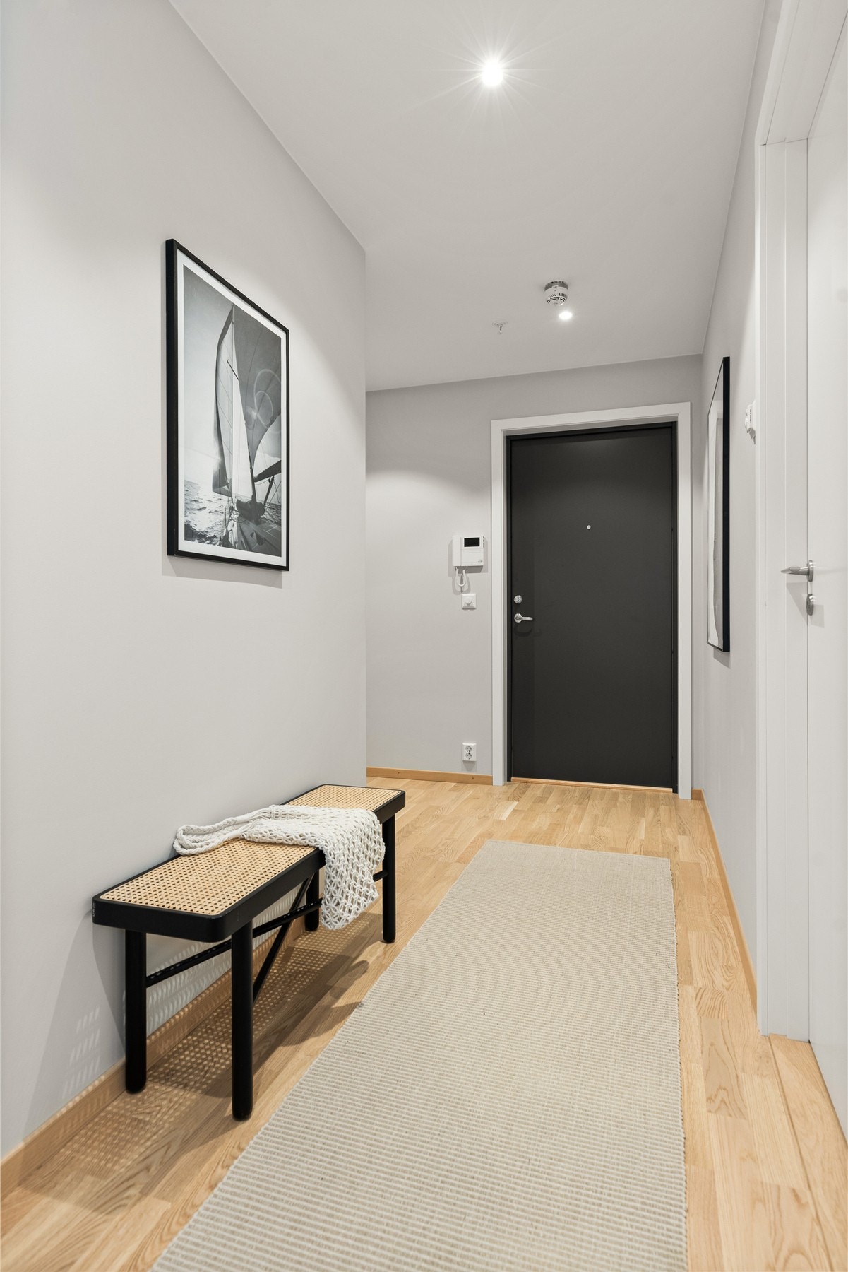 Leiligheten ligger i 2. etasje og tilbyr en funksjonell og lettstelt planløsning. Galleribilde