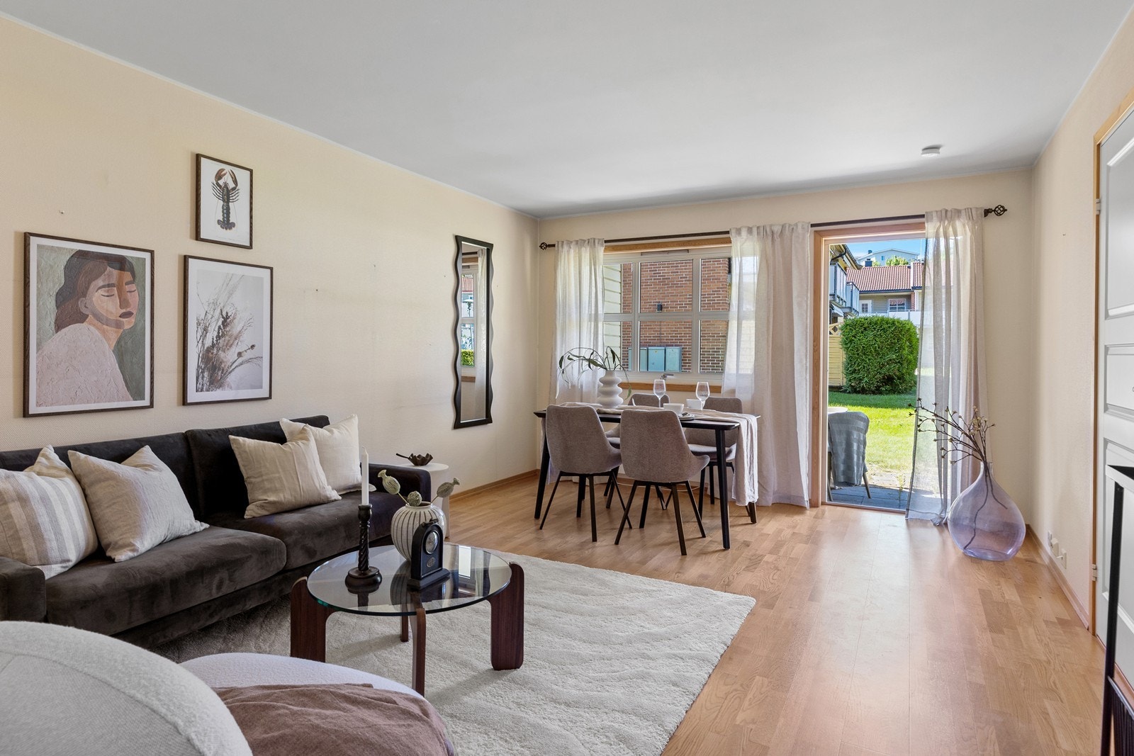 Velkommen til Bruket 4D - Lys og romslig 3-roms leilighet med markterrasse og fin beliggenhet i 1. etasje - Nærhet til byfergen, vannet og butikker på Gressvik! Galleribilde