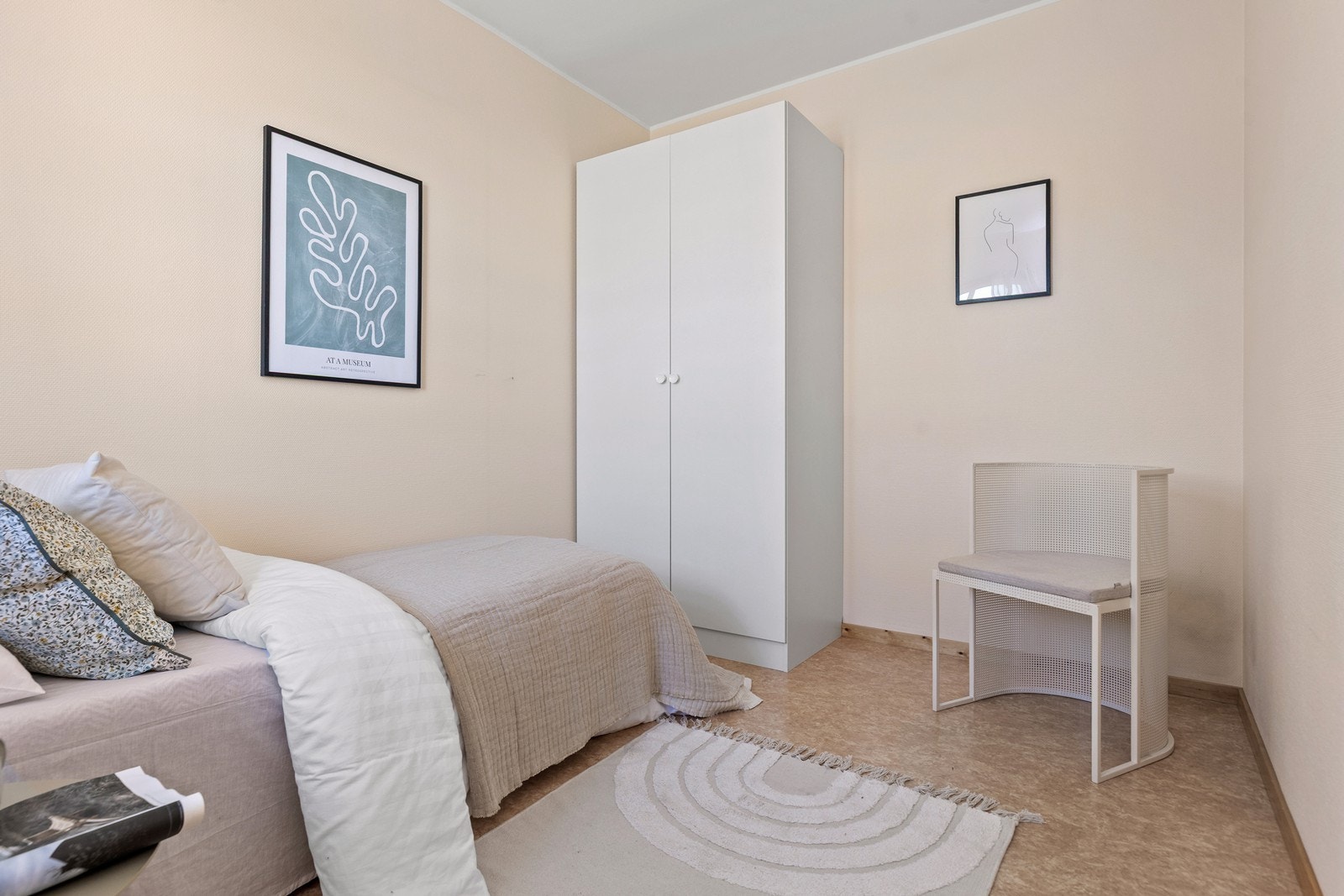 Her er det også plass til garderobeskap, kommode o.l Galleribilde