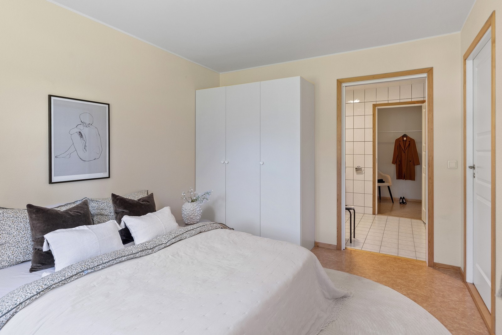 Dette soverommet har adkomst til bad Galleribilde