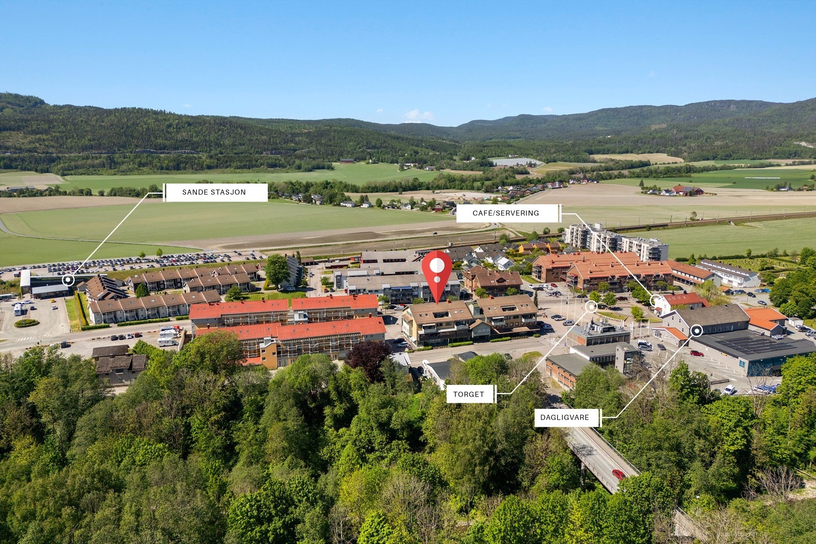 Trivelig toppleilighet med stor terrasse, midt i hjertet av Sande sentrum! Galleribilde