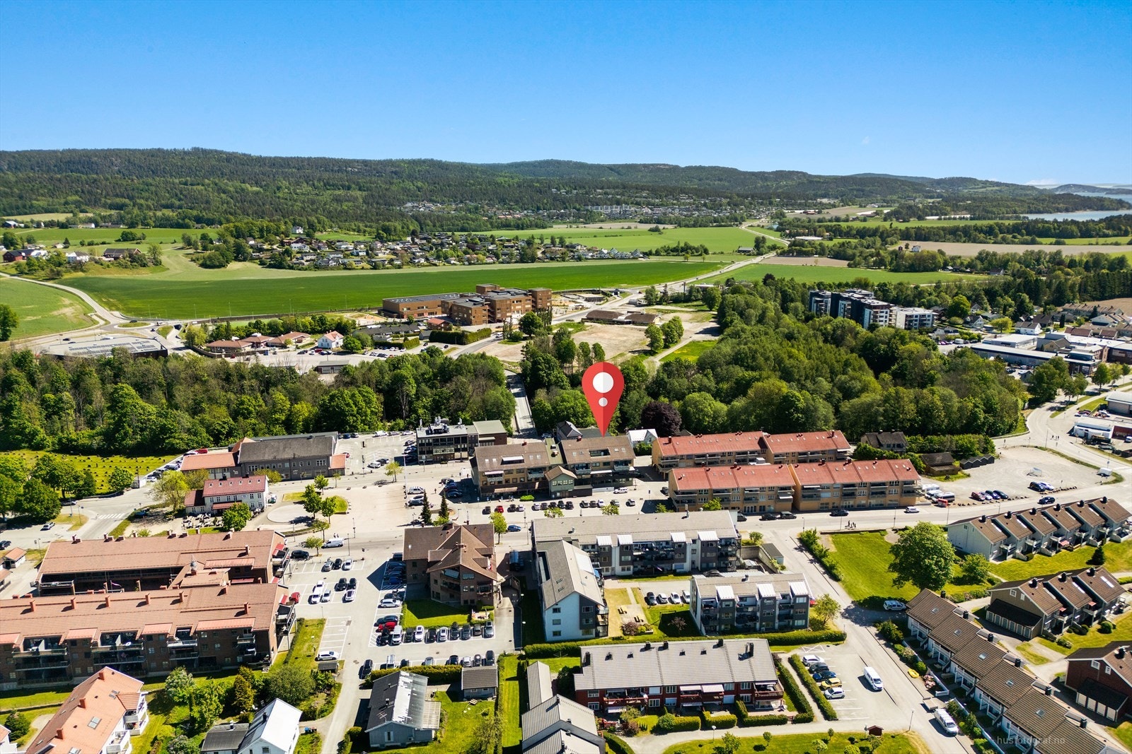 For deg som setter pris på sosiale møteplasser, ligger hyggelige serveringssteder som Shogun sushi og Stasjonsgaarden kafé og bar bare et par minutters spasertur unna. Galleribilde