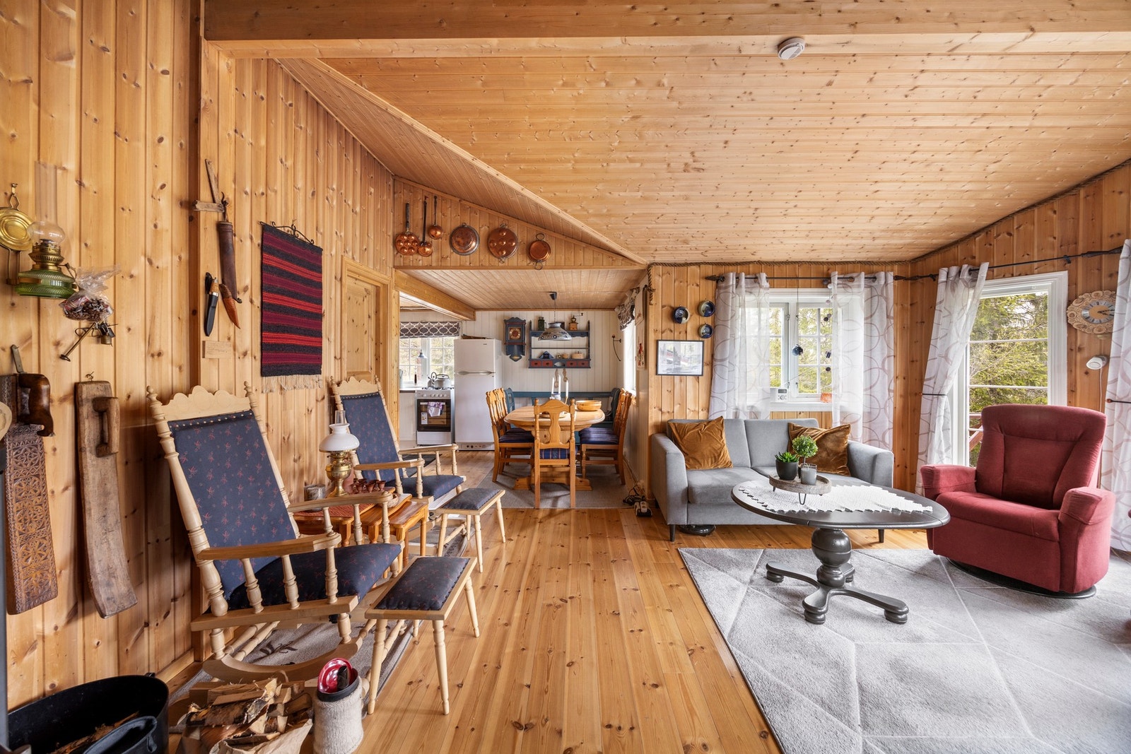 Strøm: Aggregat, solcelle og vind. Galleribilde