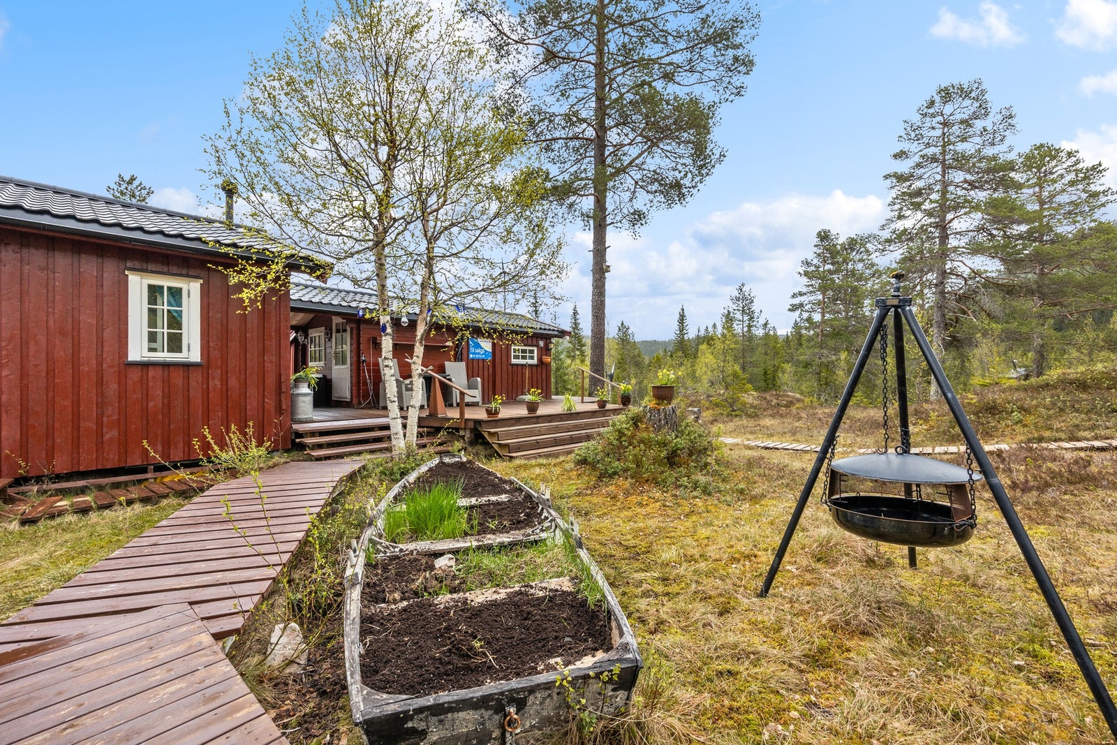 Terrassestier gjør at man kan bevege seg barføtt rundt på området Galleribilde
