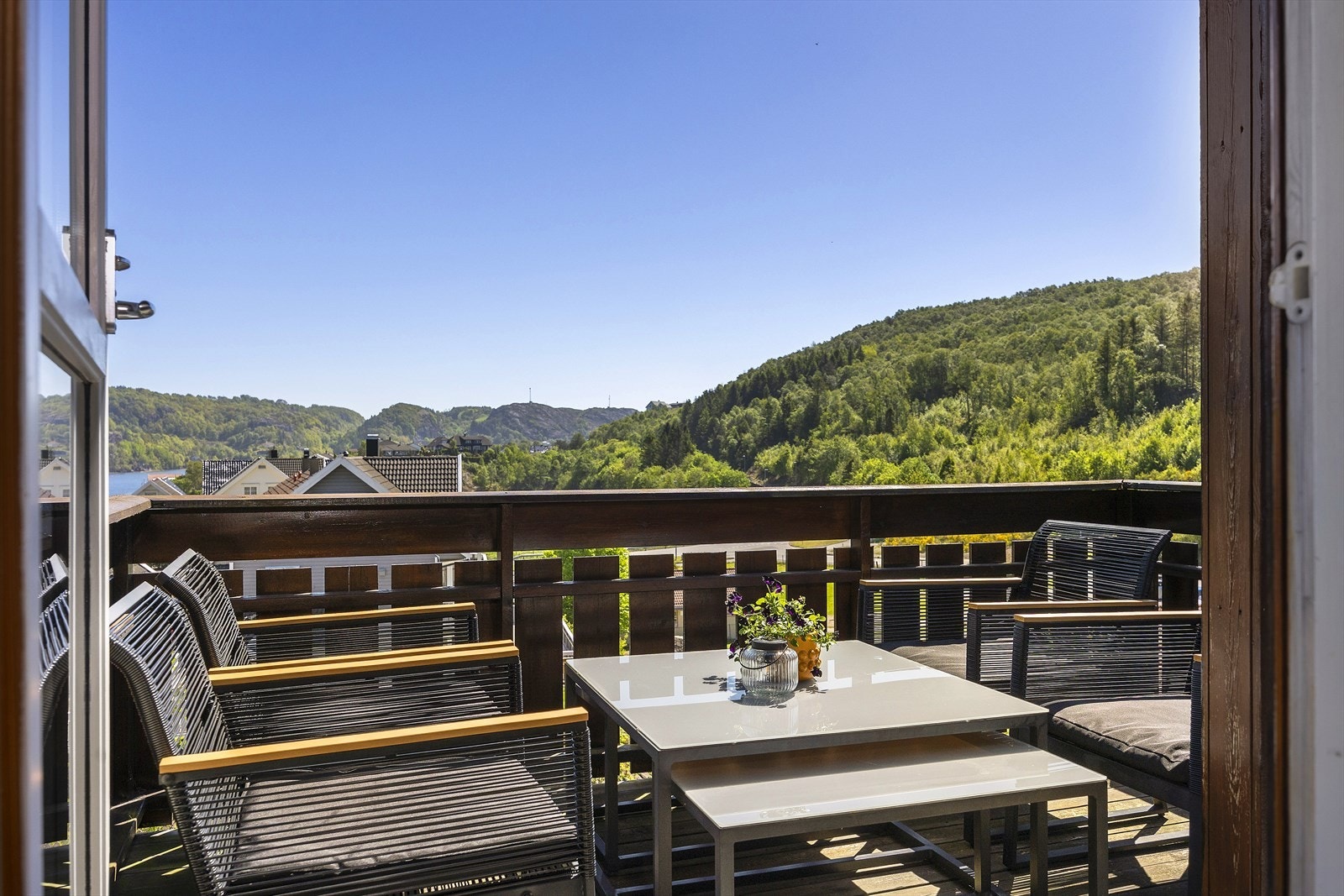 Fin solrik terrasse. Galleribilde