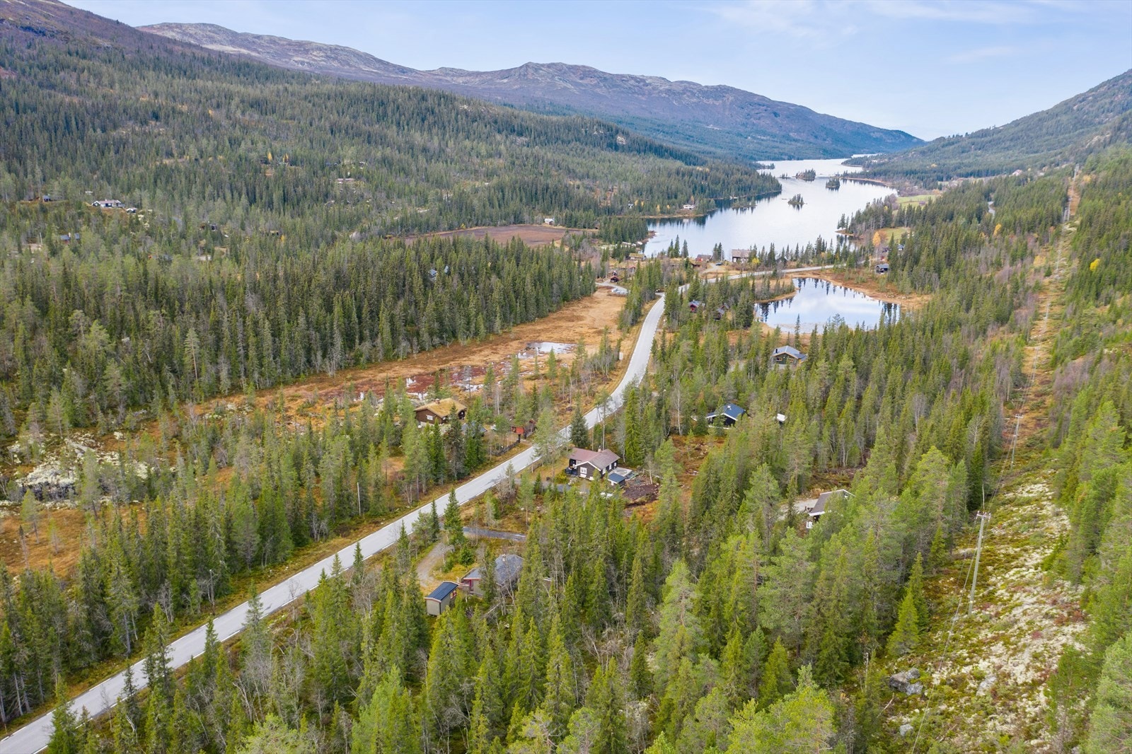 Fritidsboligen ligger i et naturskjønt og fredfullt område med spredt hyttebebyggelse i Espedalen, i Sør-Fron kommune Galleribilde