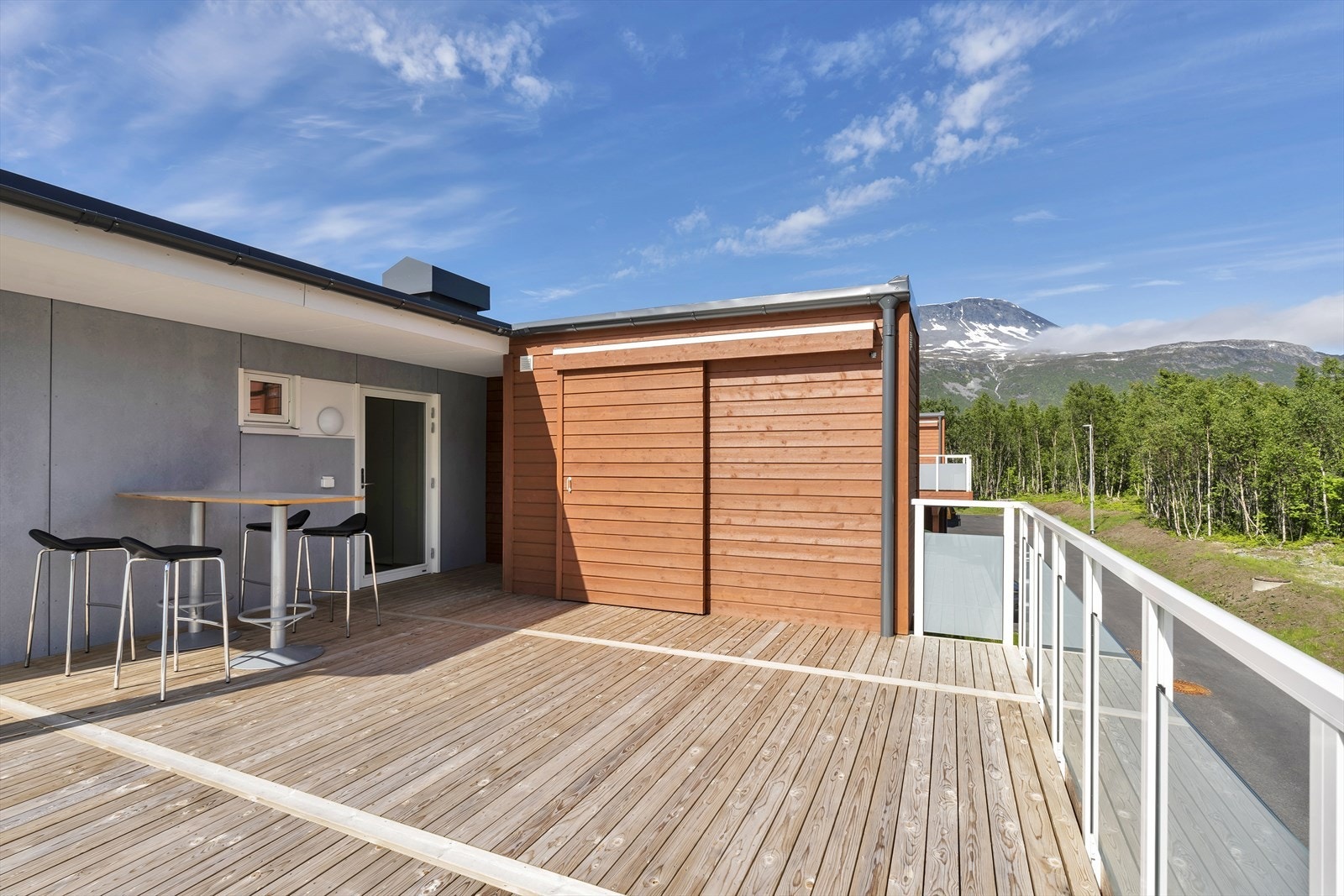 På baksiden finner du en solrik sørvendt balkong. Galleribilde