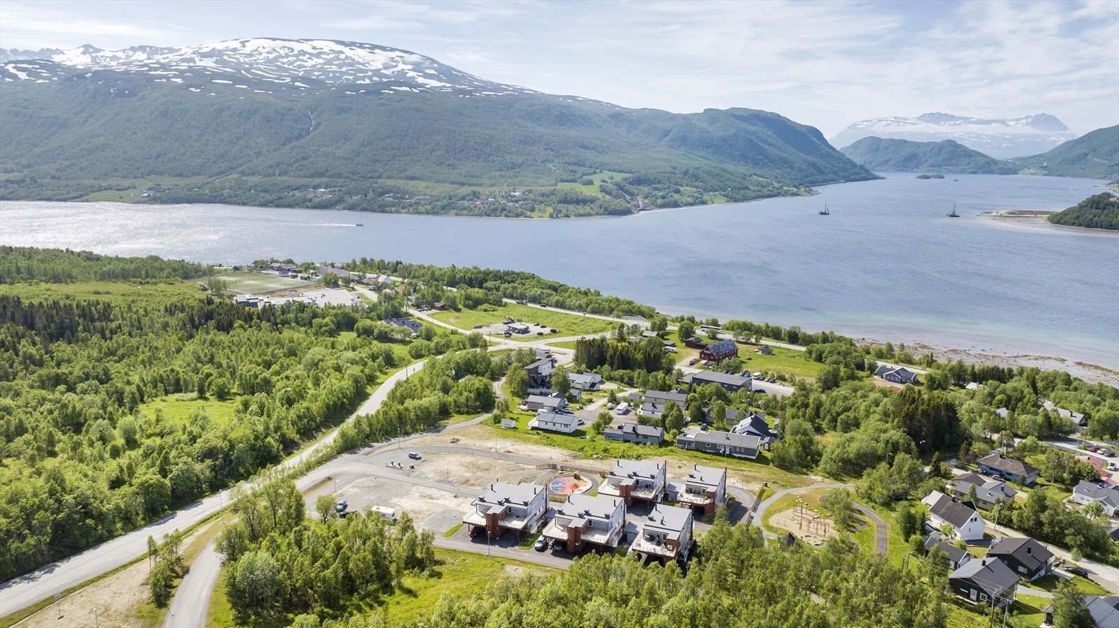 Fagernes er et tilbaketrukket boligområde, ca. 20 km kjøretur fra Tromsø sentrum! Galleribilde