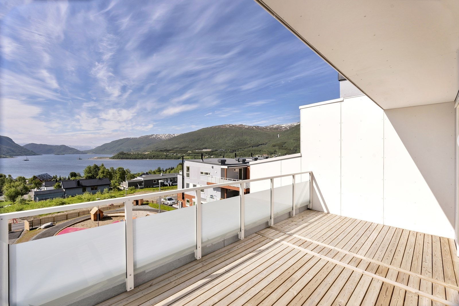 Her kan du nyte varme sommerdager i naturskjønne omgivelser. Galleribilde