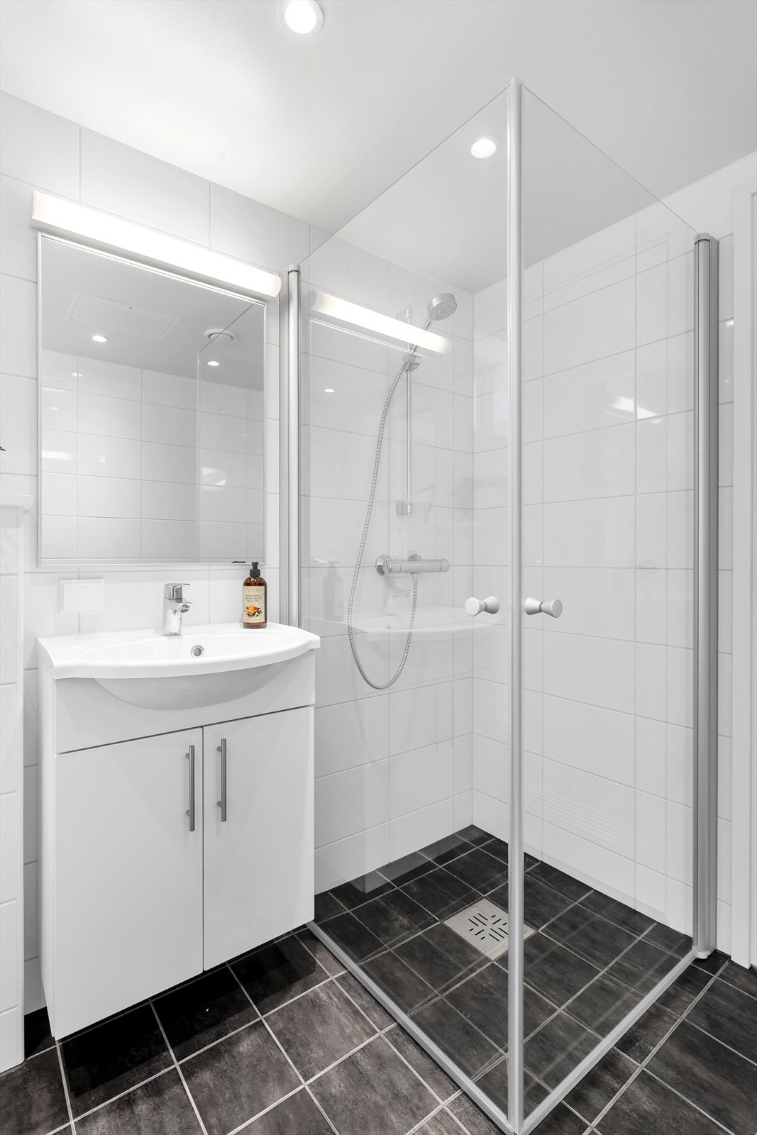 Delikat dusjnisje. Galleribilde