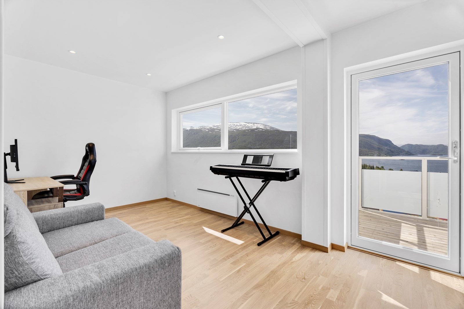 Utgang til en vestvendt balkong. Galleribilde